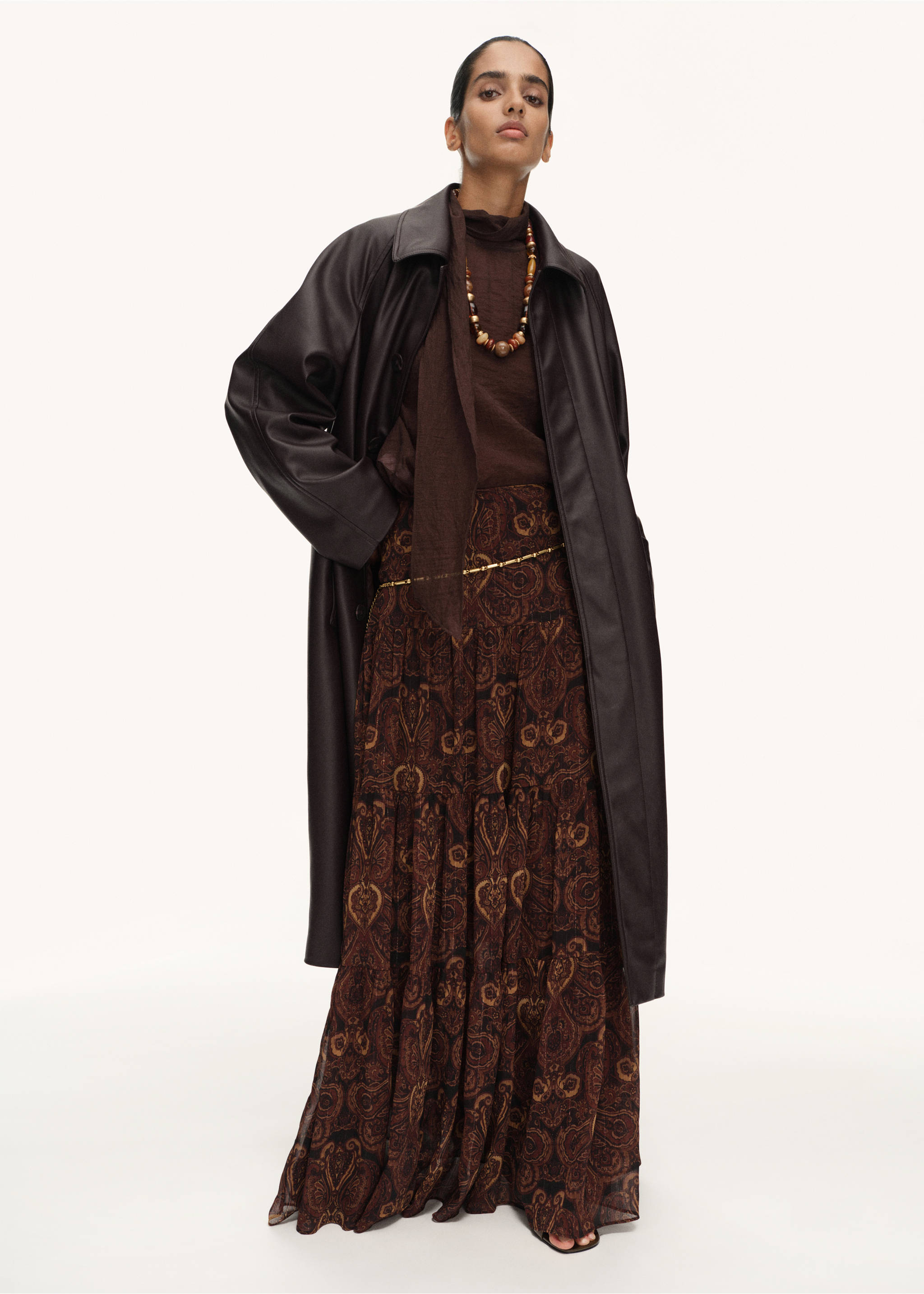 Trench largo efecto piel - Plano general, Chocolate. Ref: 17076733-00.