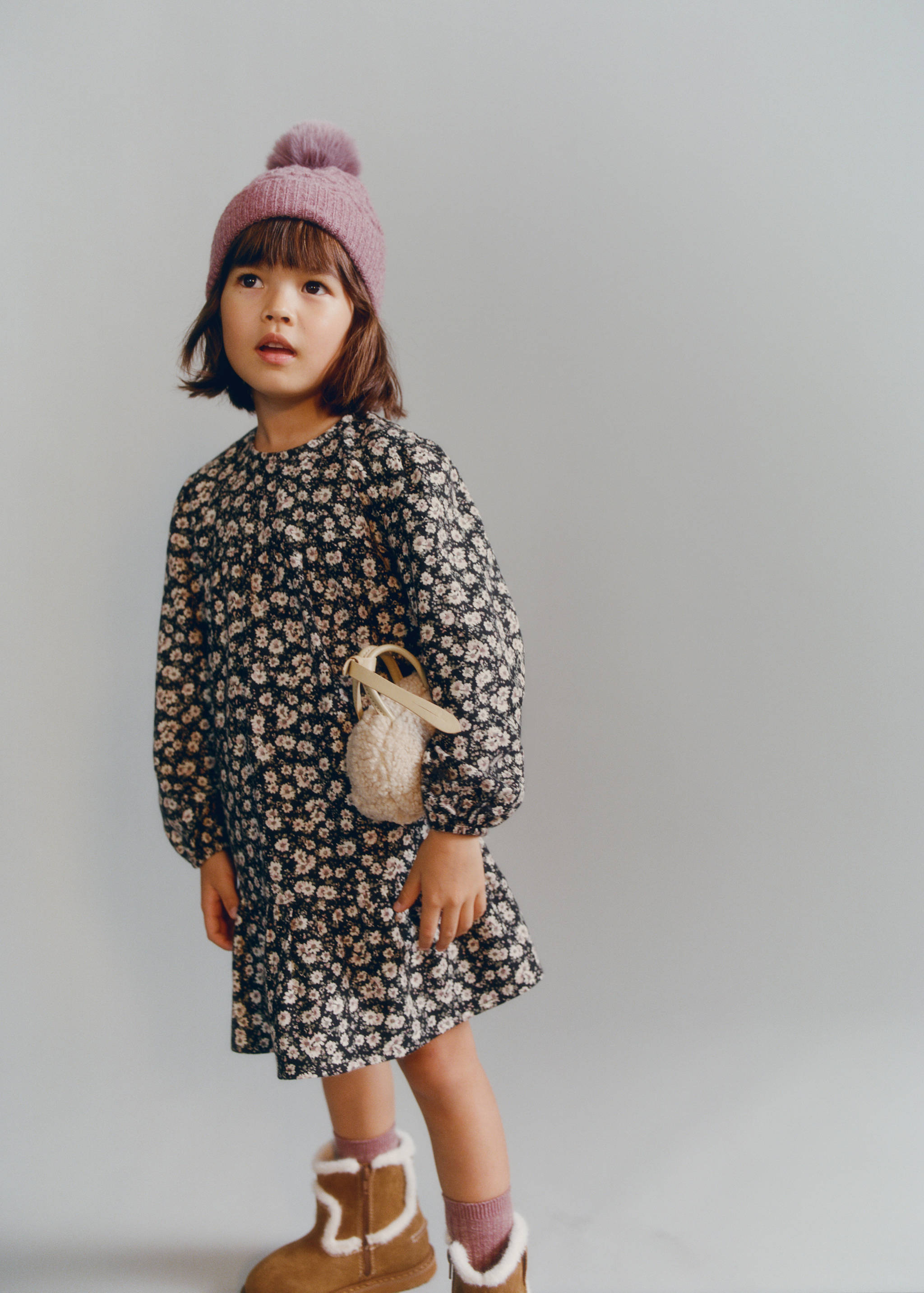 Lue i mønsterstrikk med dusk - Artikkeldetalj 5