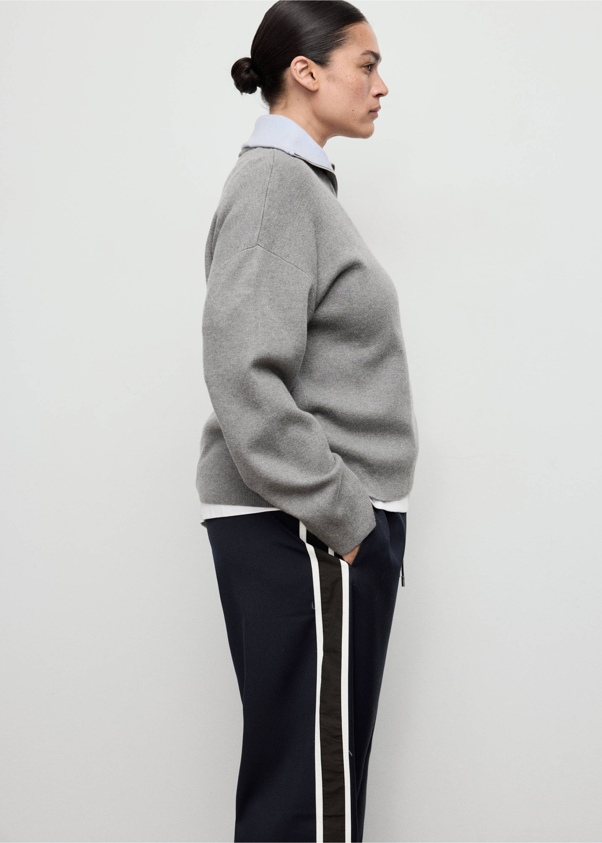 Contrast stripe straight trousers - Details of the article 5, Navy. Ref: 17076737-00.