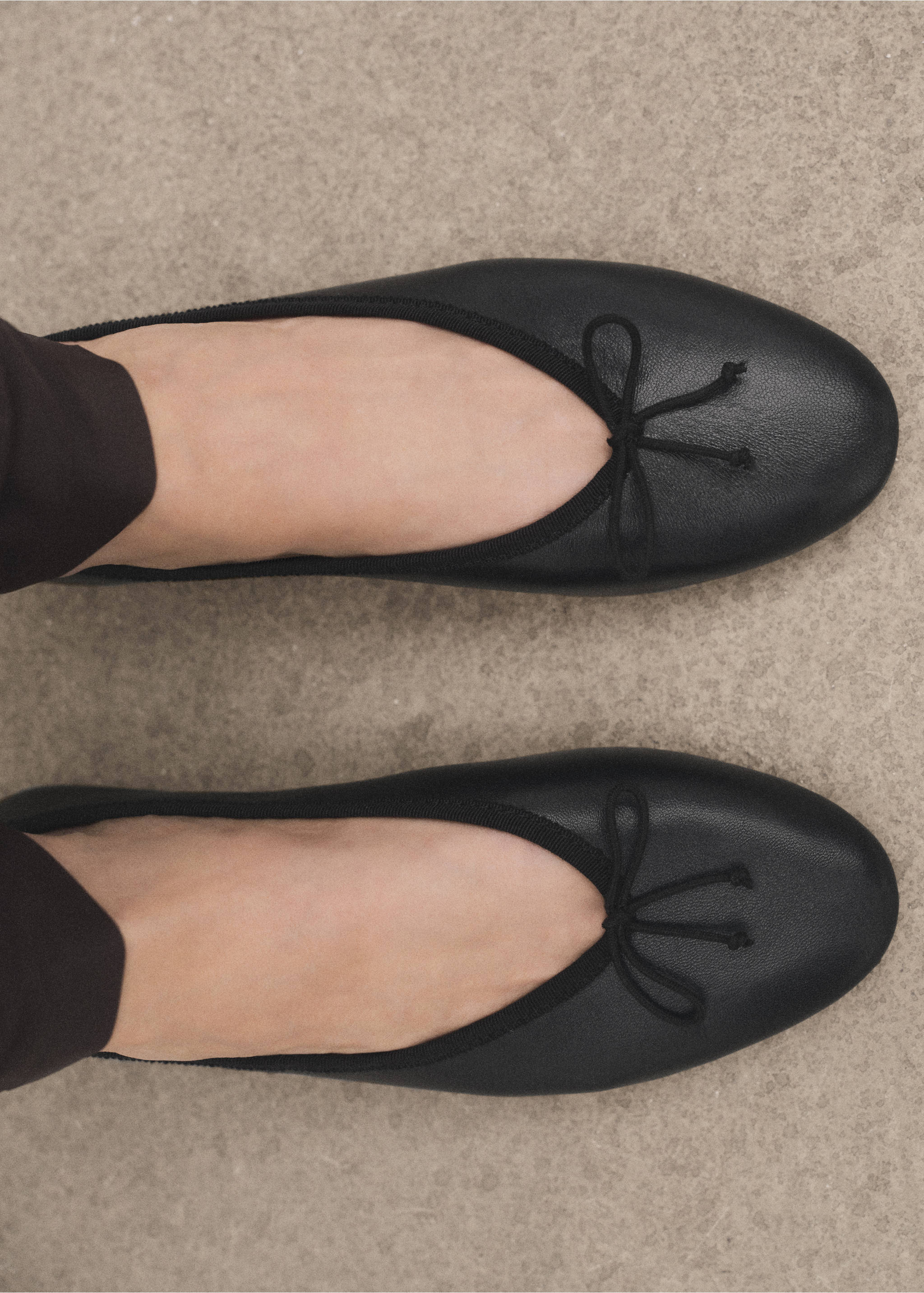 Leather ballet flats with bow - Details of the article 9, Black. Ref: 17076740-00.