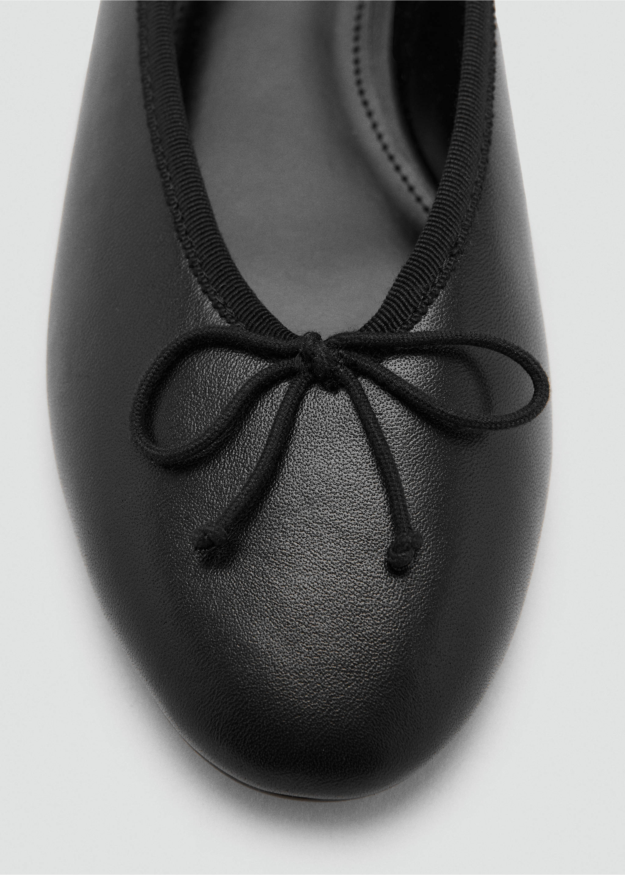 Leather ballet flats with bow - Details of the article 2, Black. Ref: 17076740-00.
