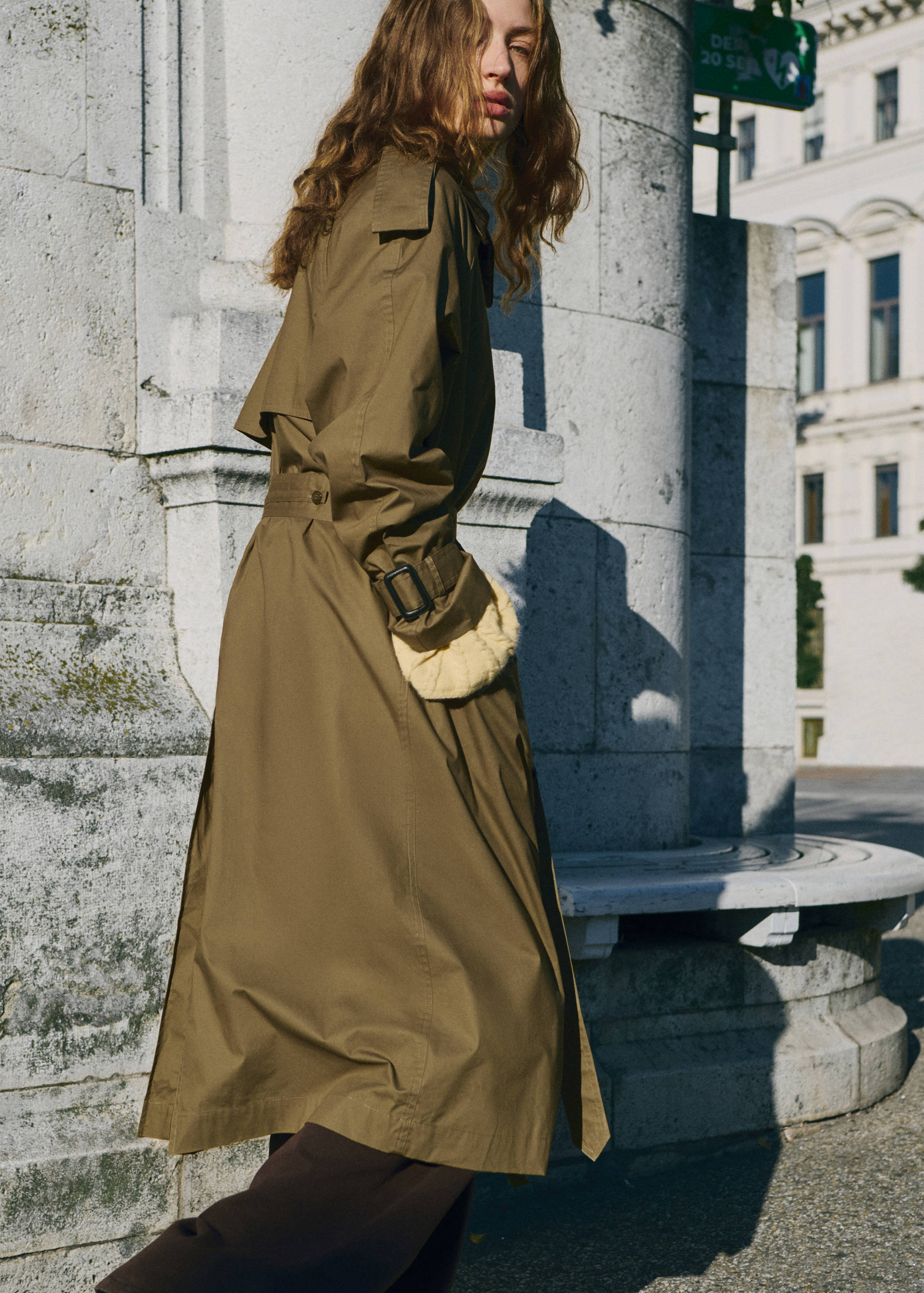Double-breasted trench coat with corduroy collar - General plane