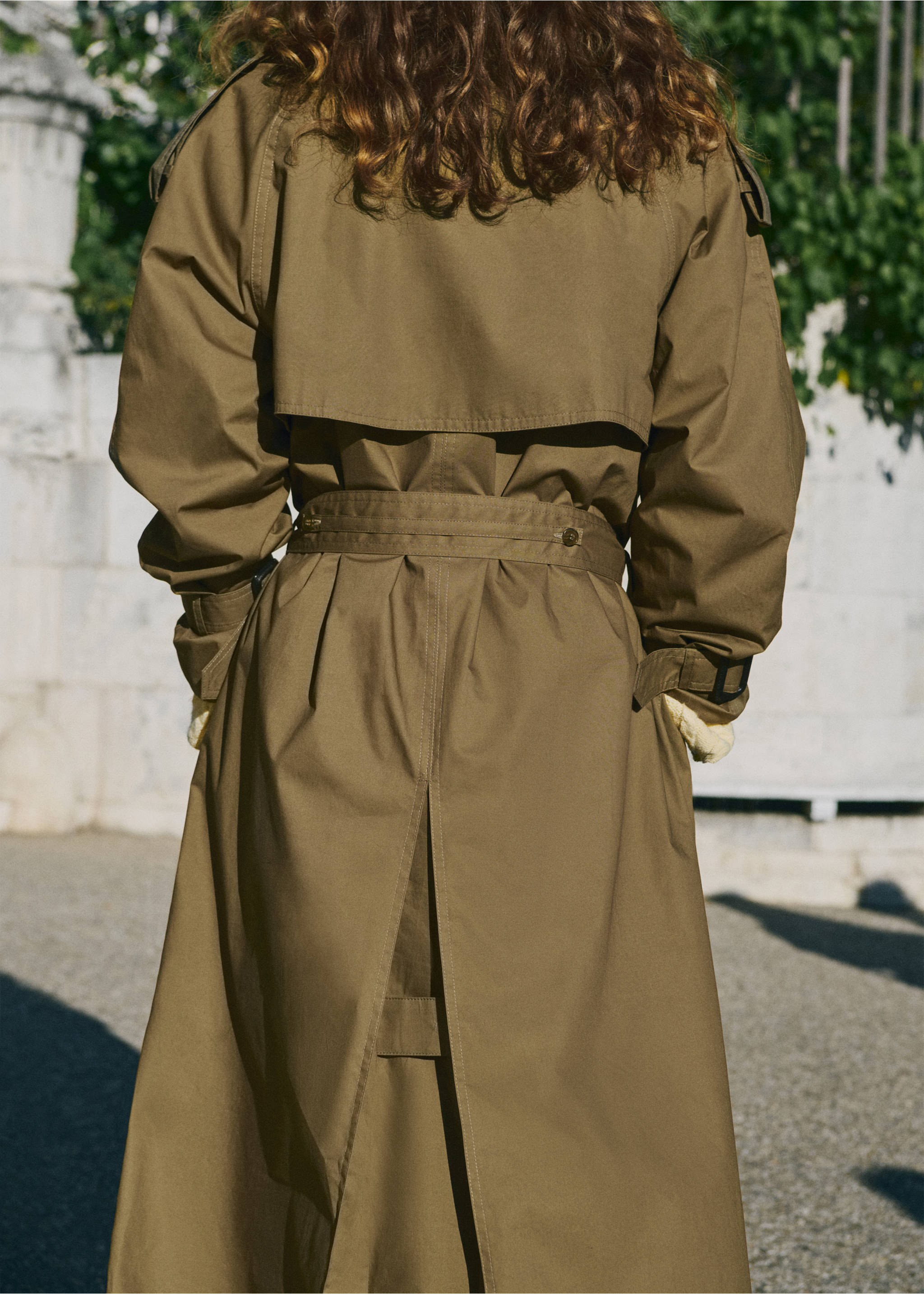 Double-breasted trench coat with corduroy collar - Reverse of the article, Khaki. Ref: 17077125-00.