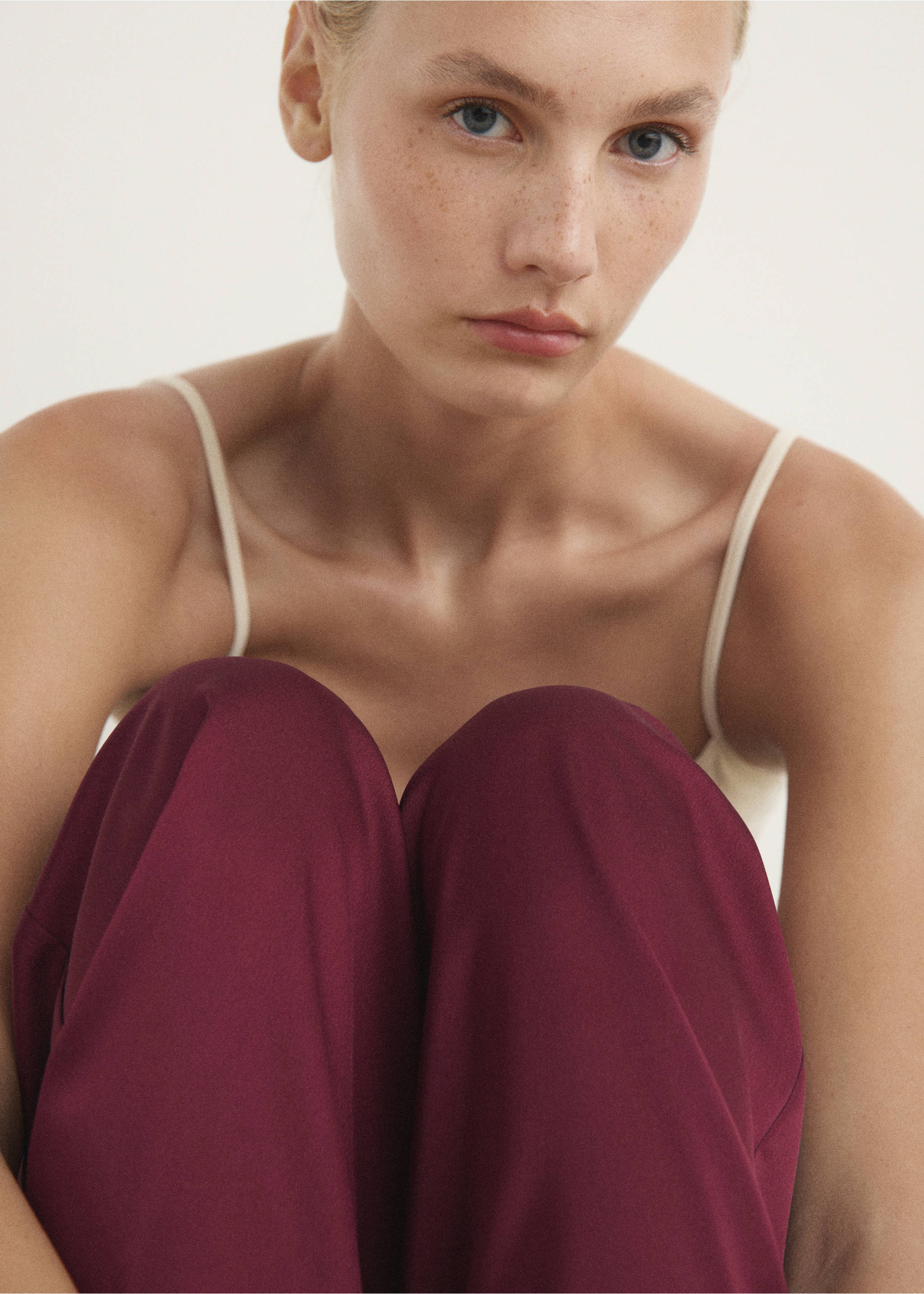 Satin long trousers - Details of the article 2, Red. Ref: 17077127-00.