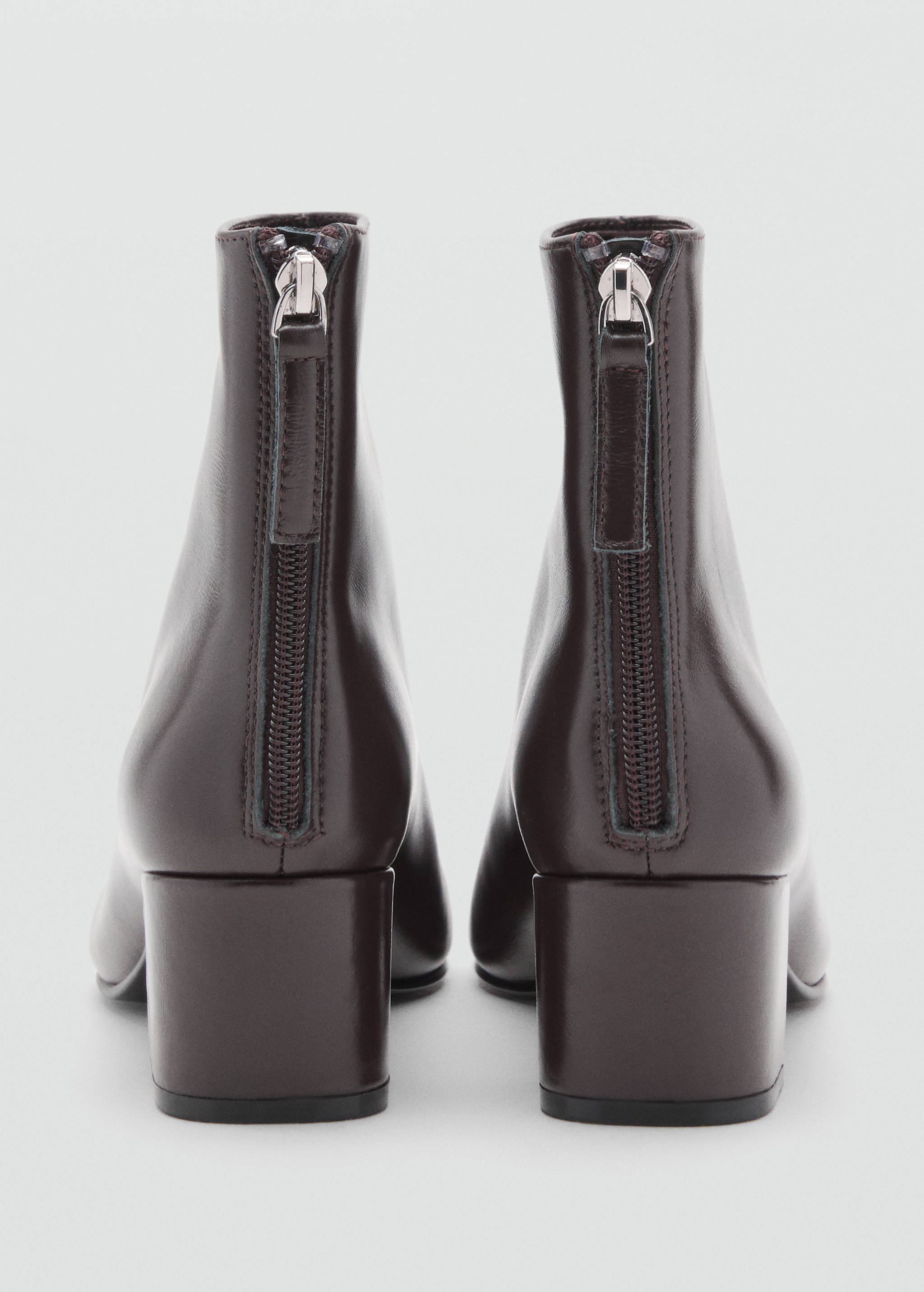 Leather ankle boots with block heel - Details of the article 1