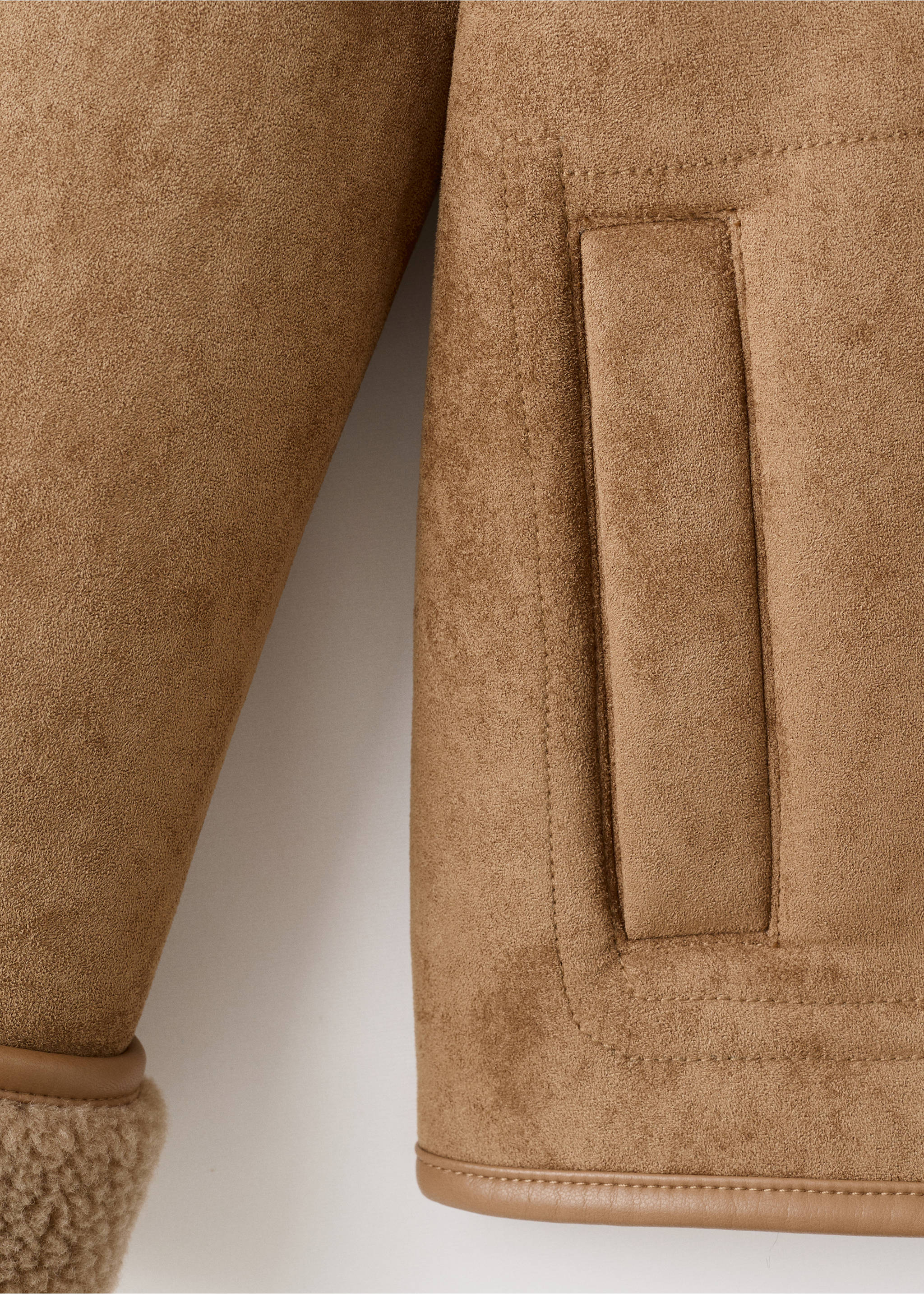 Mantel mit Shearlingleder-Effekt - Detail des Artikels 0, Mittelbraun. Ref: 17077900-00.