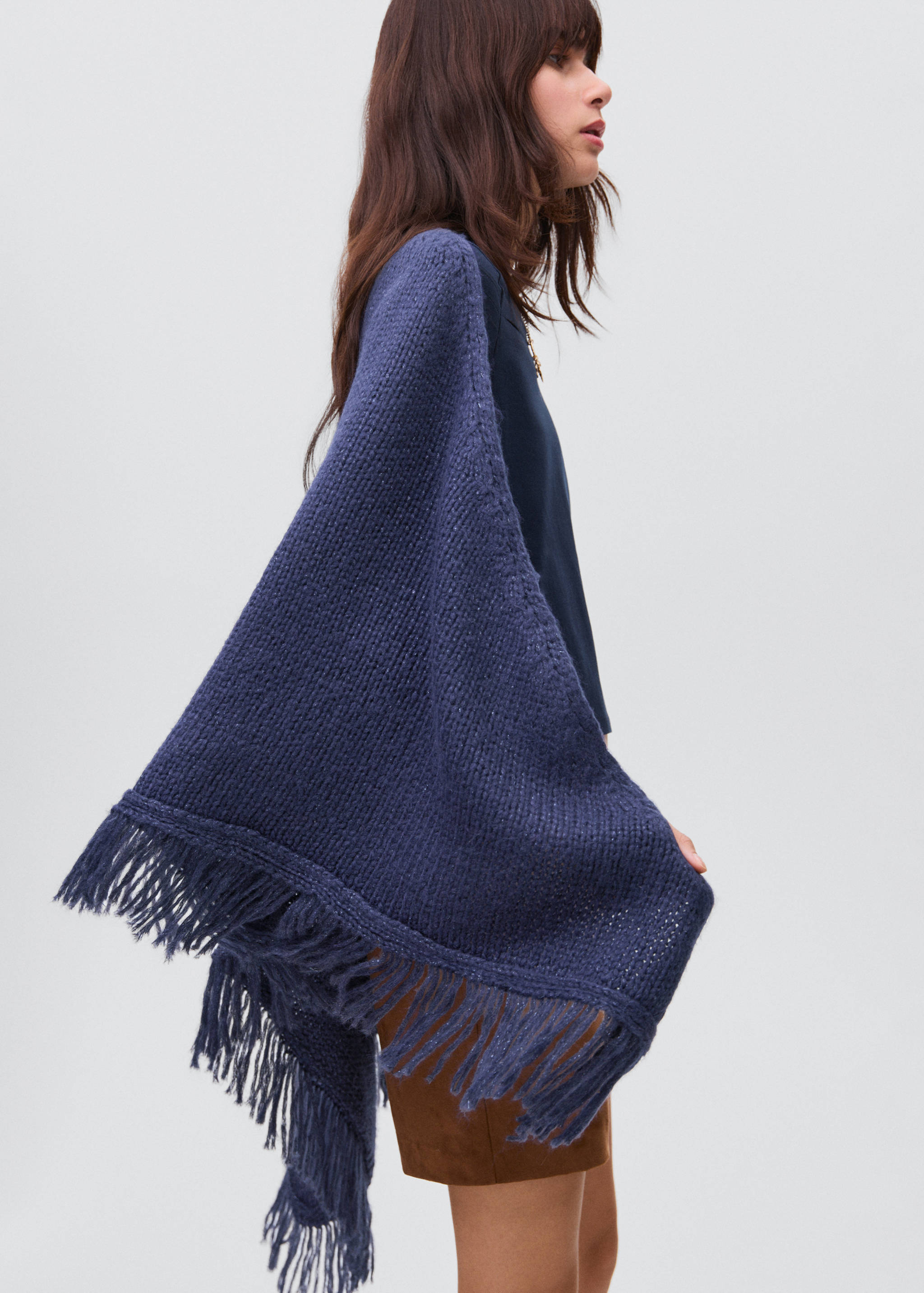 Knitted poncho with tassels - Details of the article 2