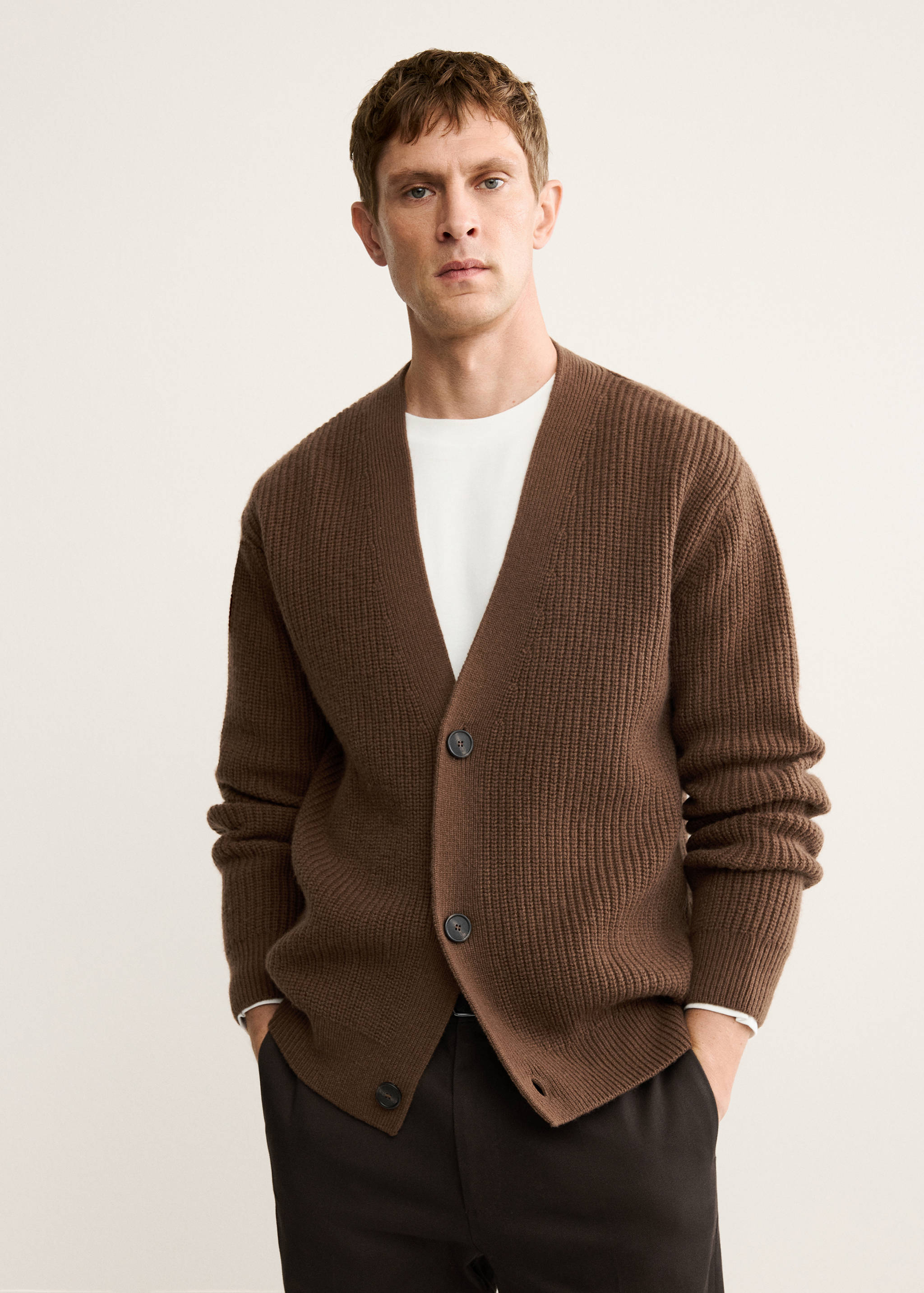 Geknöpfter Cardigan aus 100 % Wolle - Mittlere Ansicht