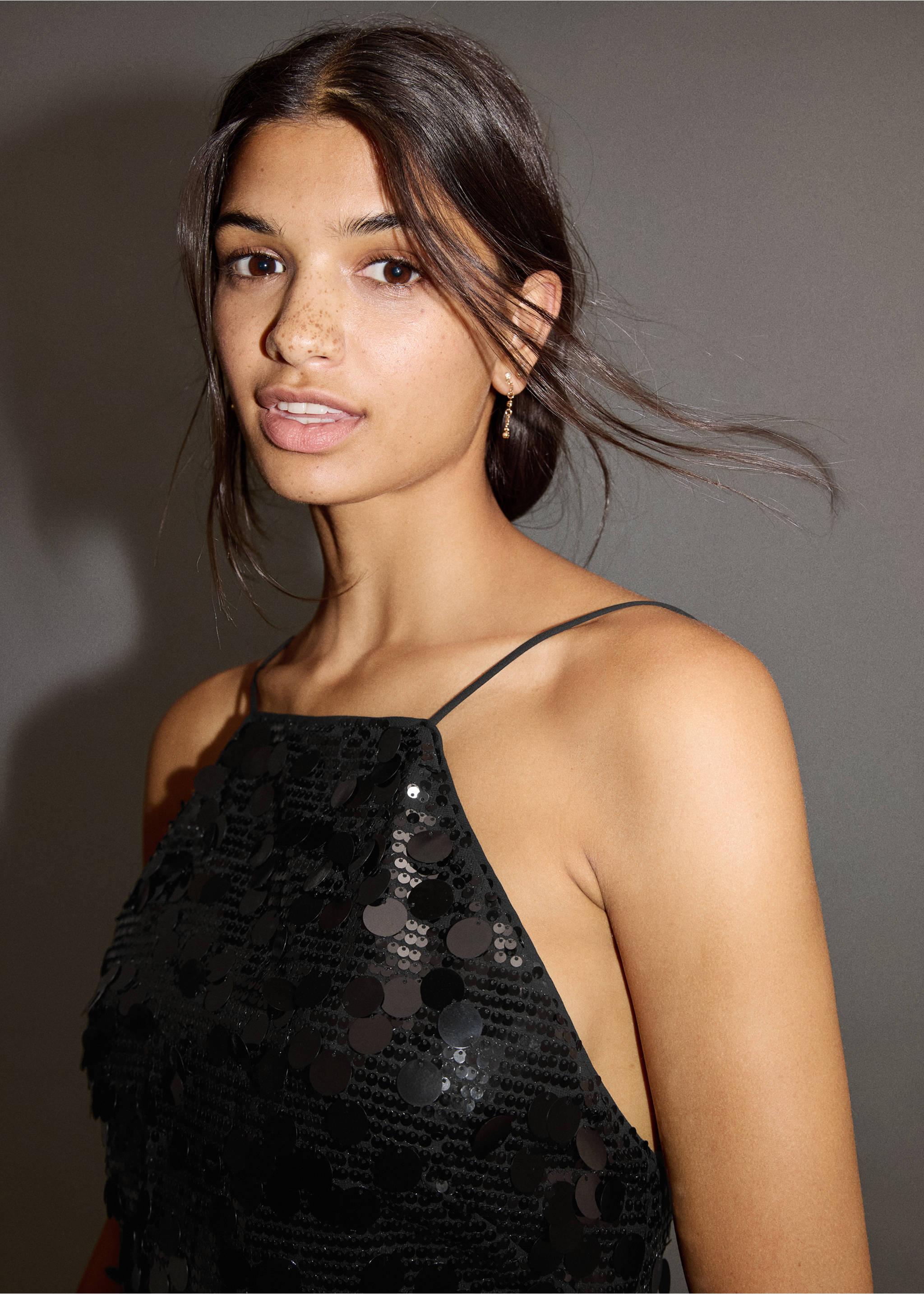 Short dress with sequins - Details of the article 1, Black. Ref: 17078632-00.