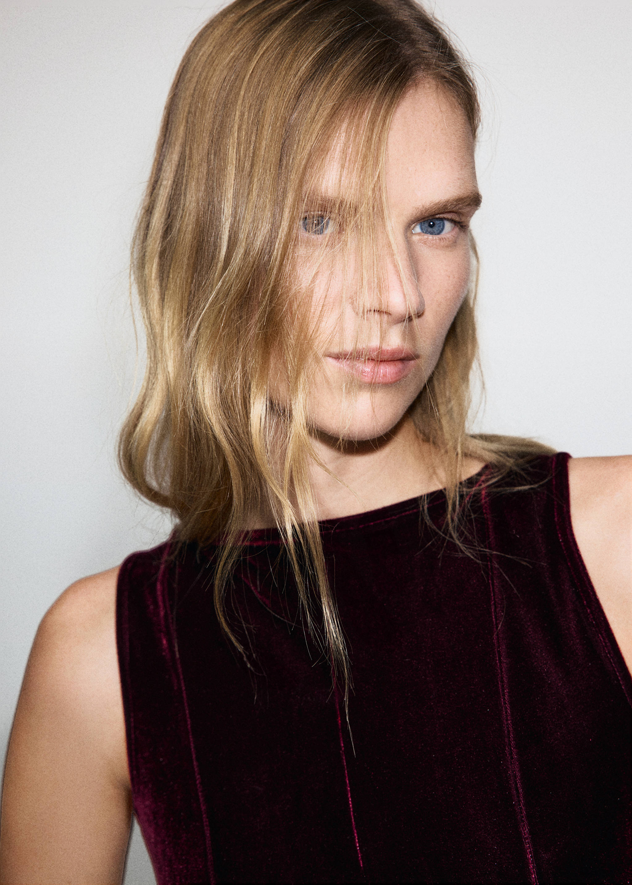 Velvet dress with seams - Reverse of the article