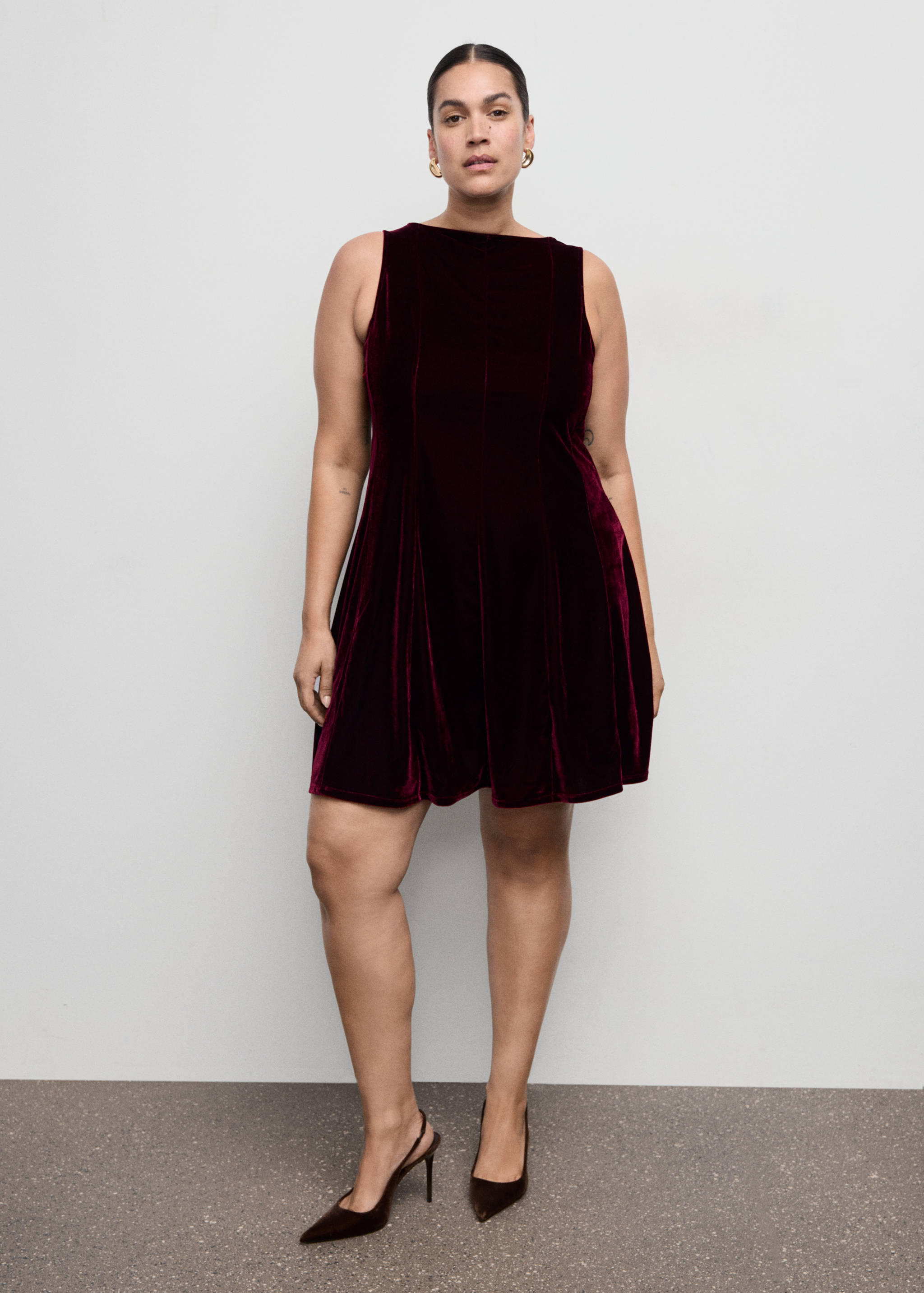 Velvet dress with seams - Details of the article 6