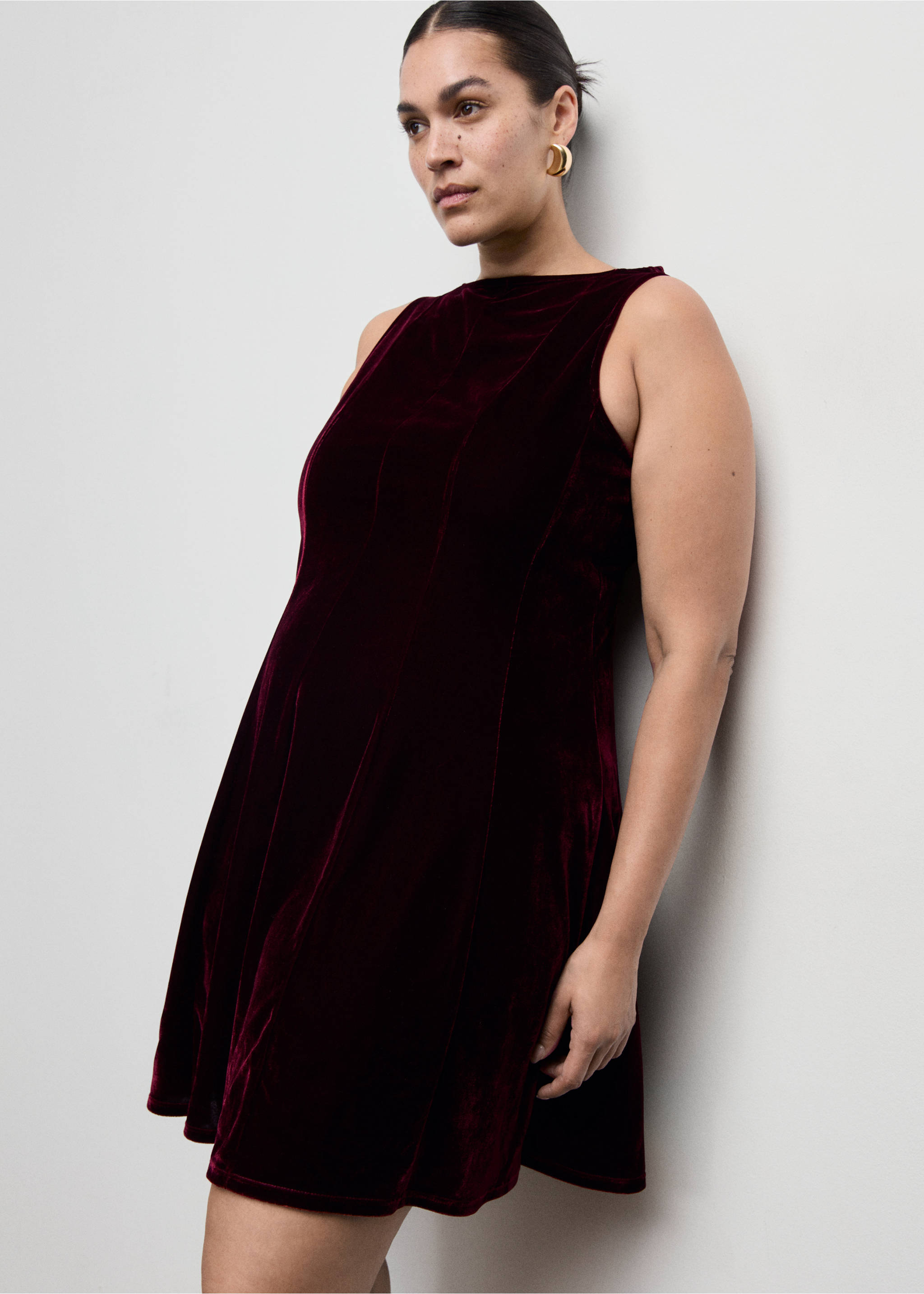Velvet dress with seams - Details of the article 5, Burgundy. Ref: 17079107-00.
