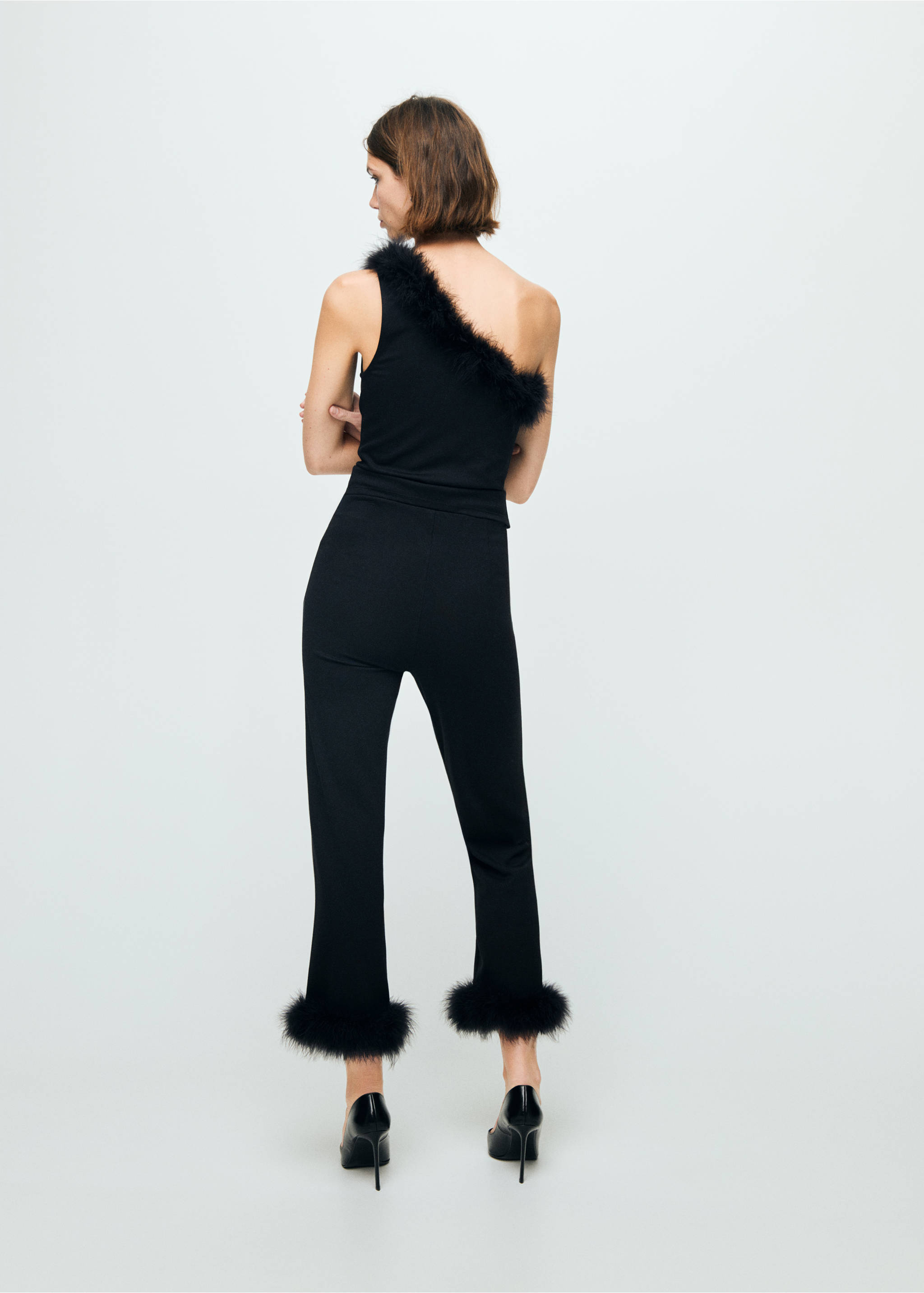 Fine-knit feather capri trousers - Reverse of the article, Black. Ref: 17079108-00.