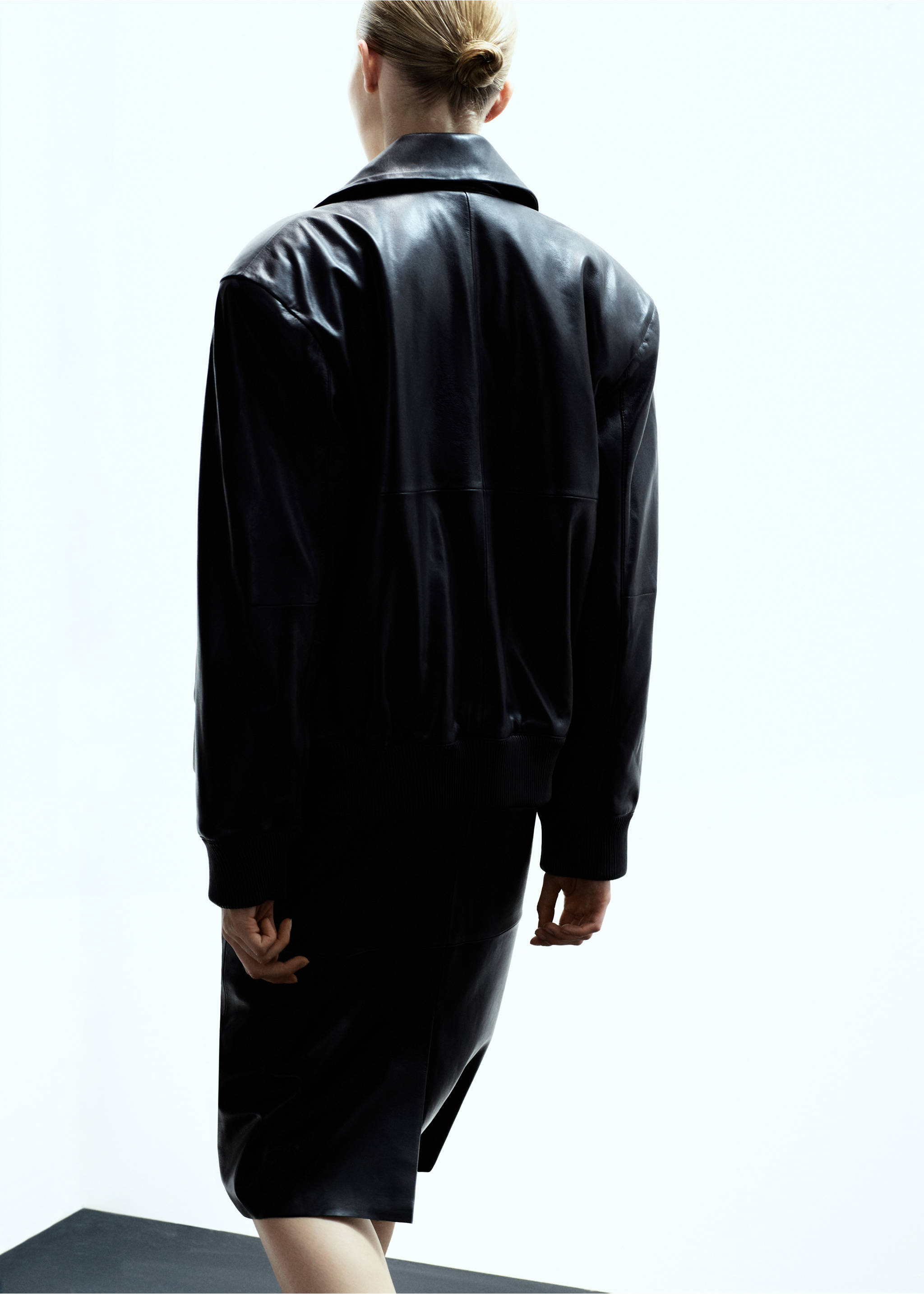 Leather bomber jacket - Reverse of the article, Black. Ref: 17079116-00.