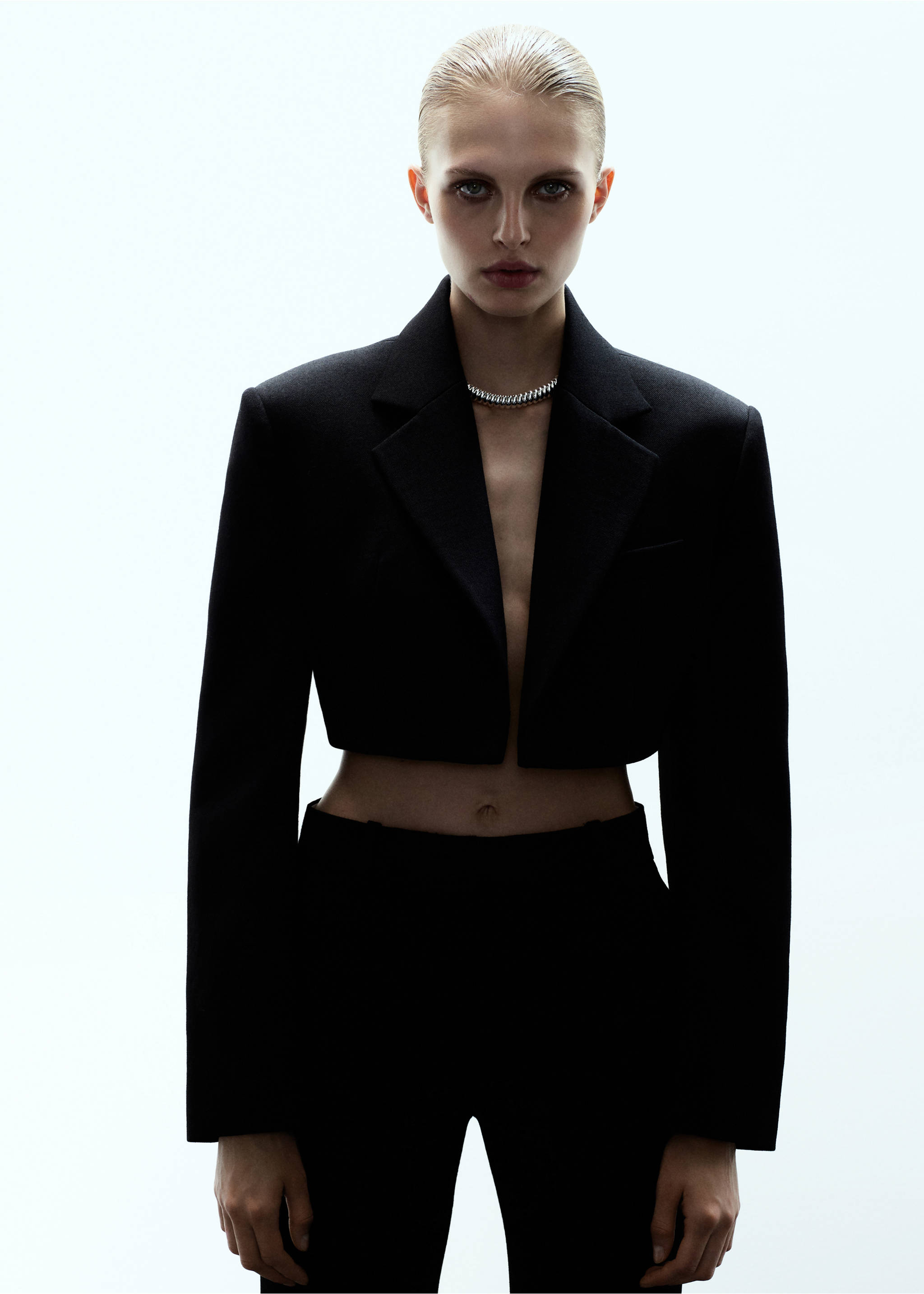 Black cropped blazer with structured shoulders and lapels., Black. Ref: 17079120-00.