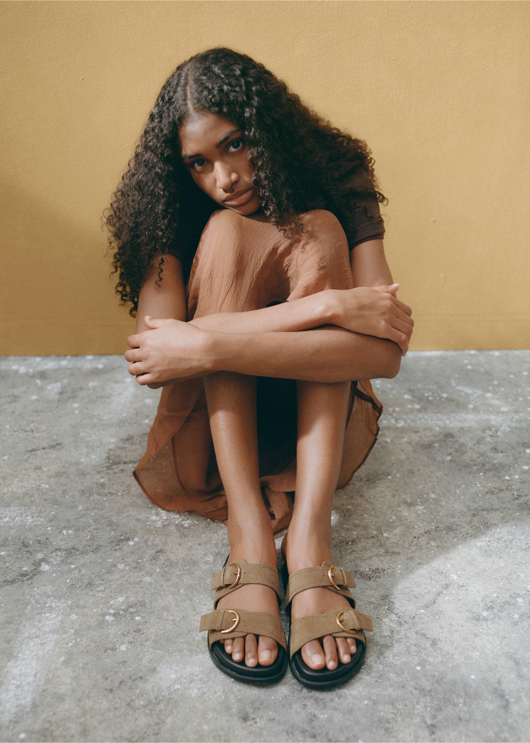 Flat leather sandals with buckles - Details of the article 4, Khaki. Ref: 17081119-00.