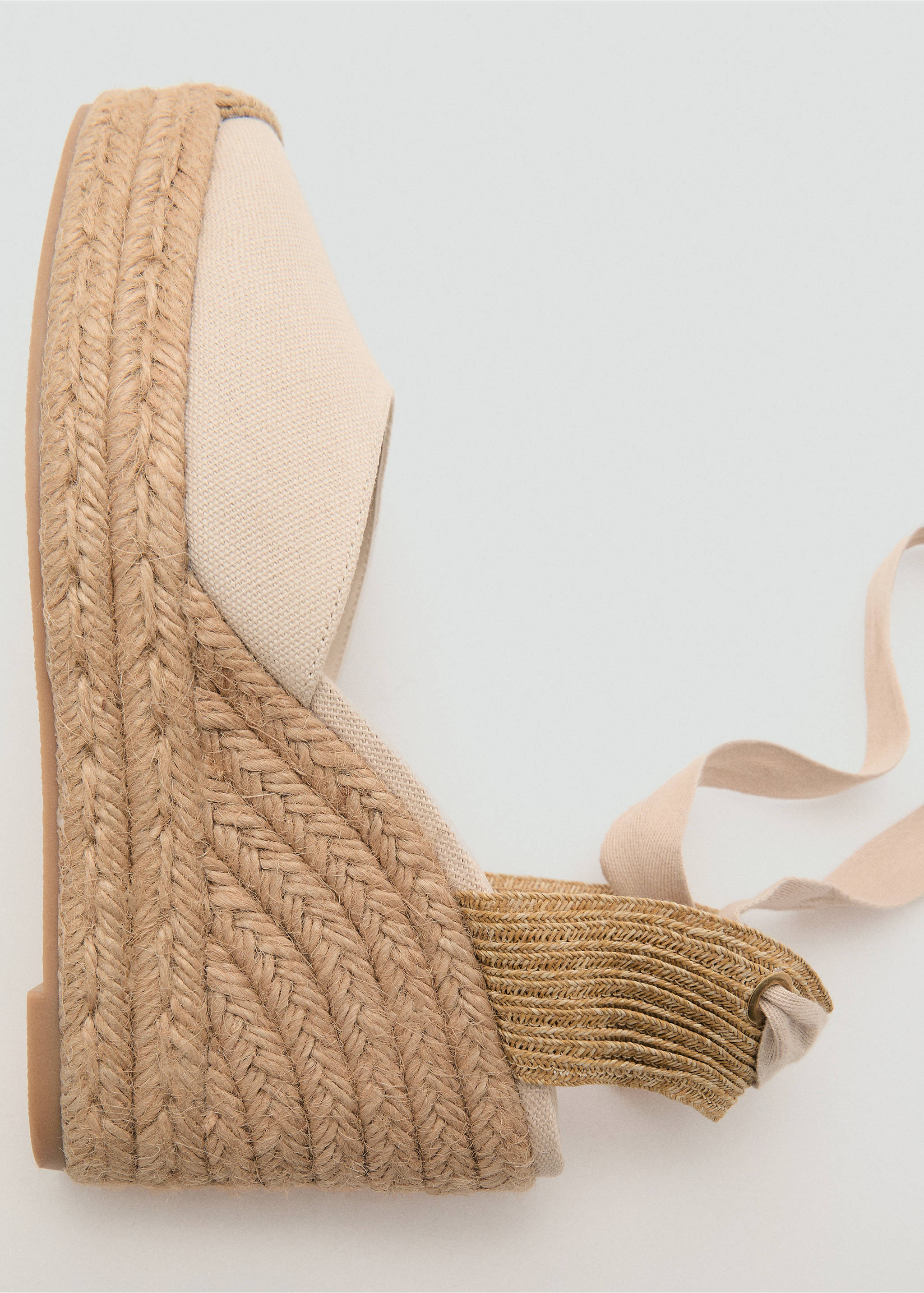 Combined tied wedges - Details of the article 2, Ecru. Ref: 17081127-00.