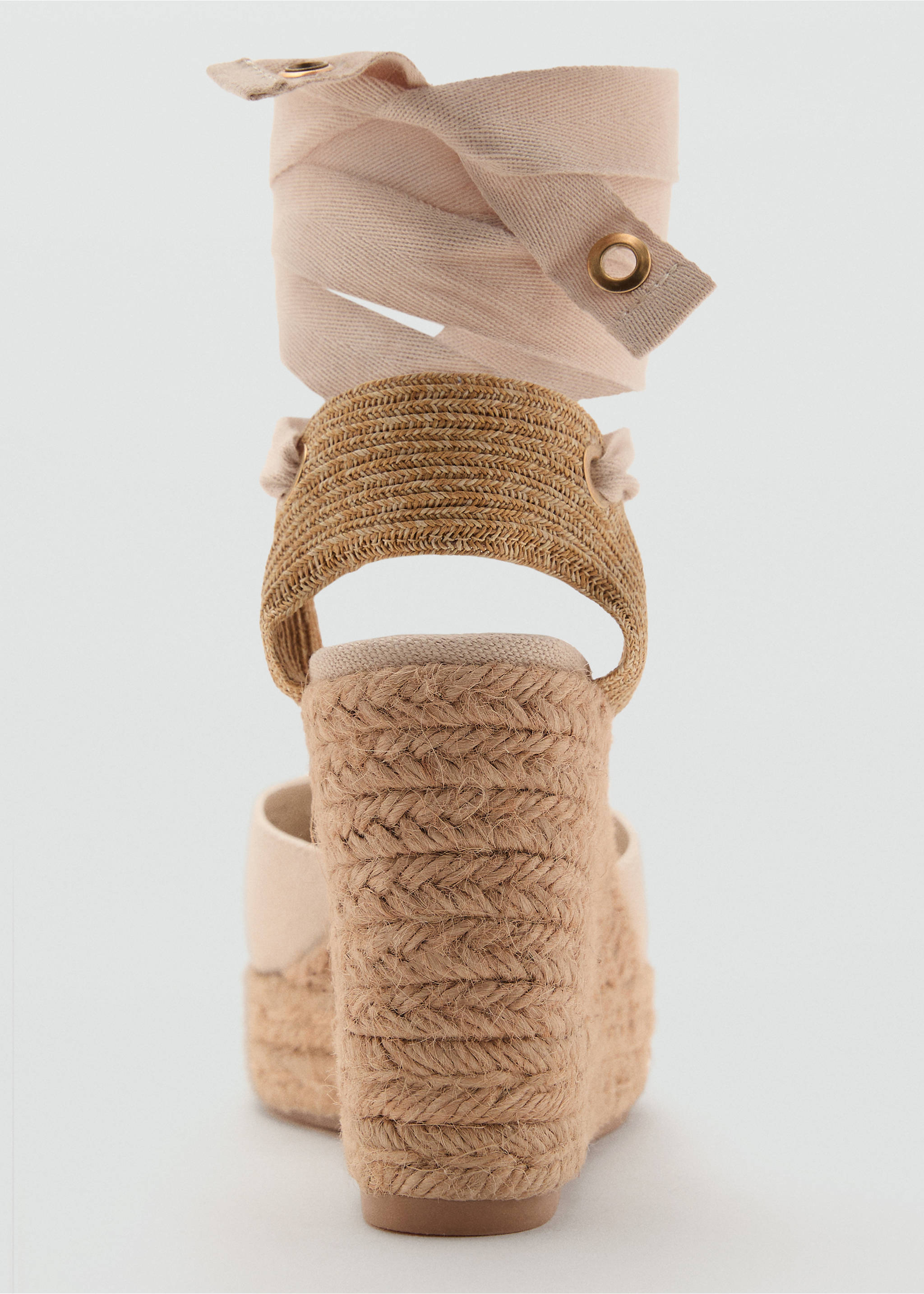 Combined tied wedges - Details of the article 3, Ecru. Ref: 17081127-00.