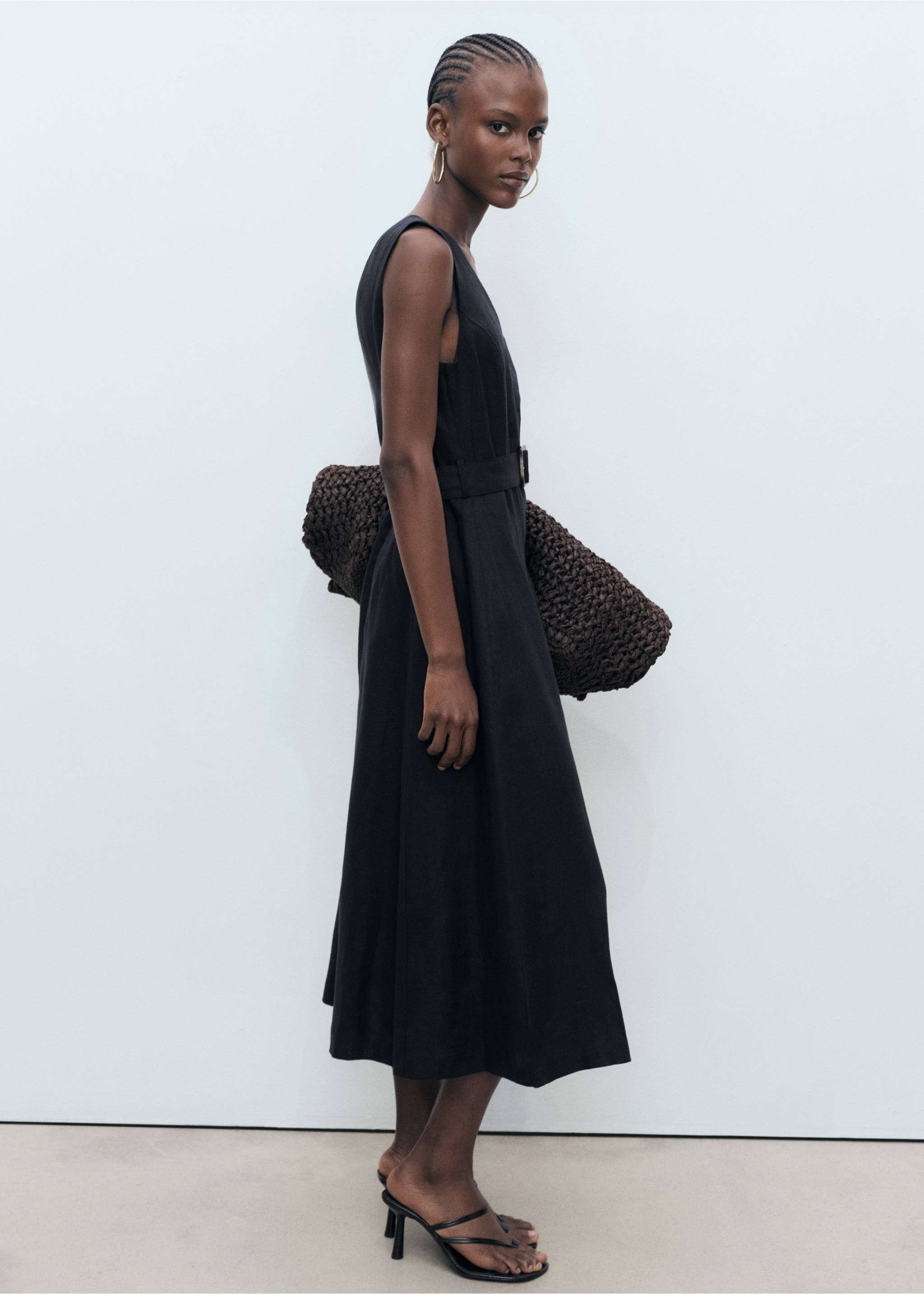 Flared linen dress with belt - General plane, Black. Ref: 17081134-00.