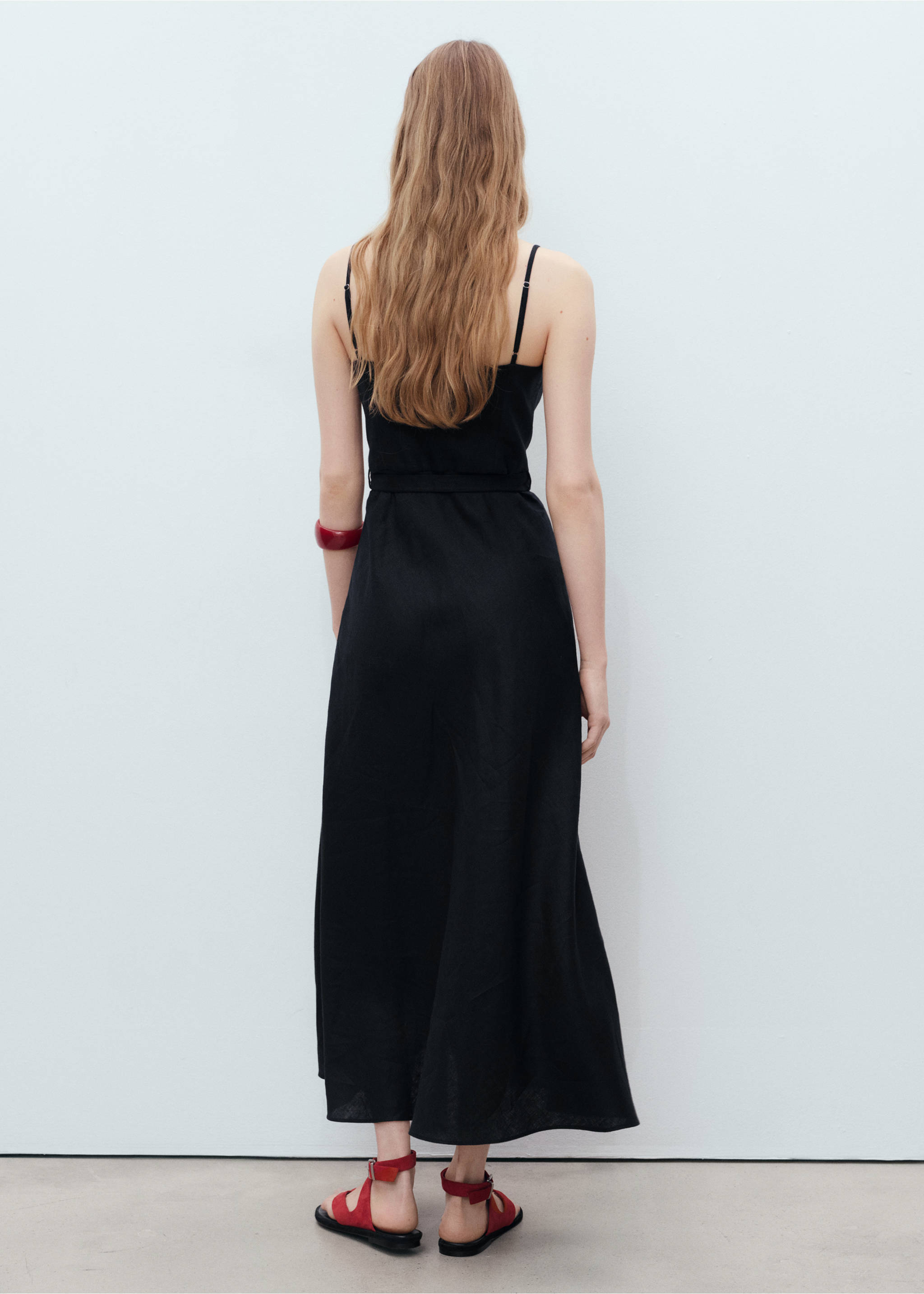 Vestido de linho com laço - Verso do artigo, Preto. Ref: 17081135-00.