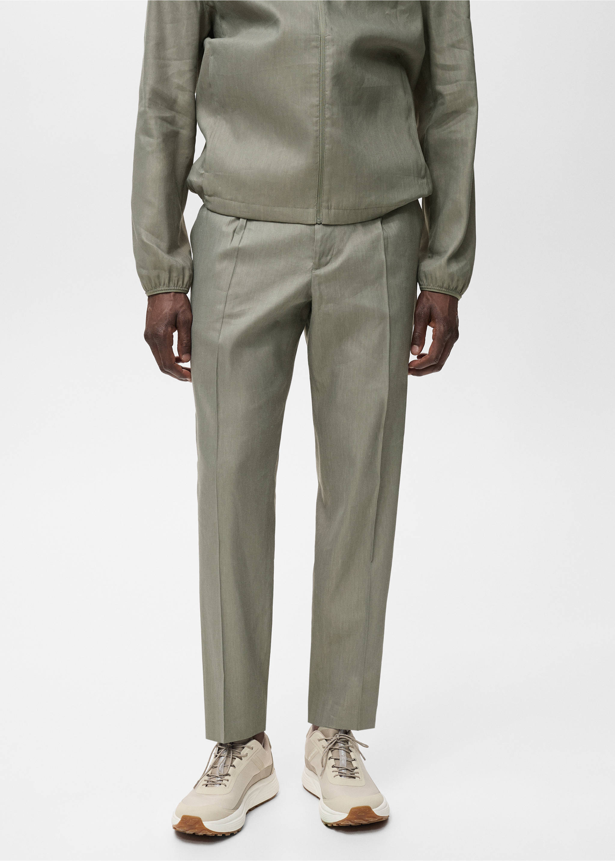 Pleated linen trousers - Medium plane, Olive Green. Ref: 17081136-00.