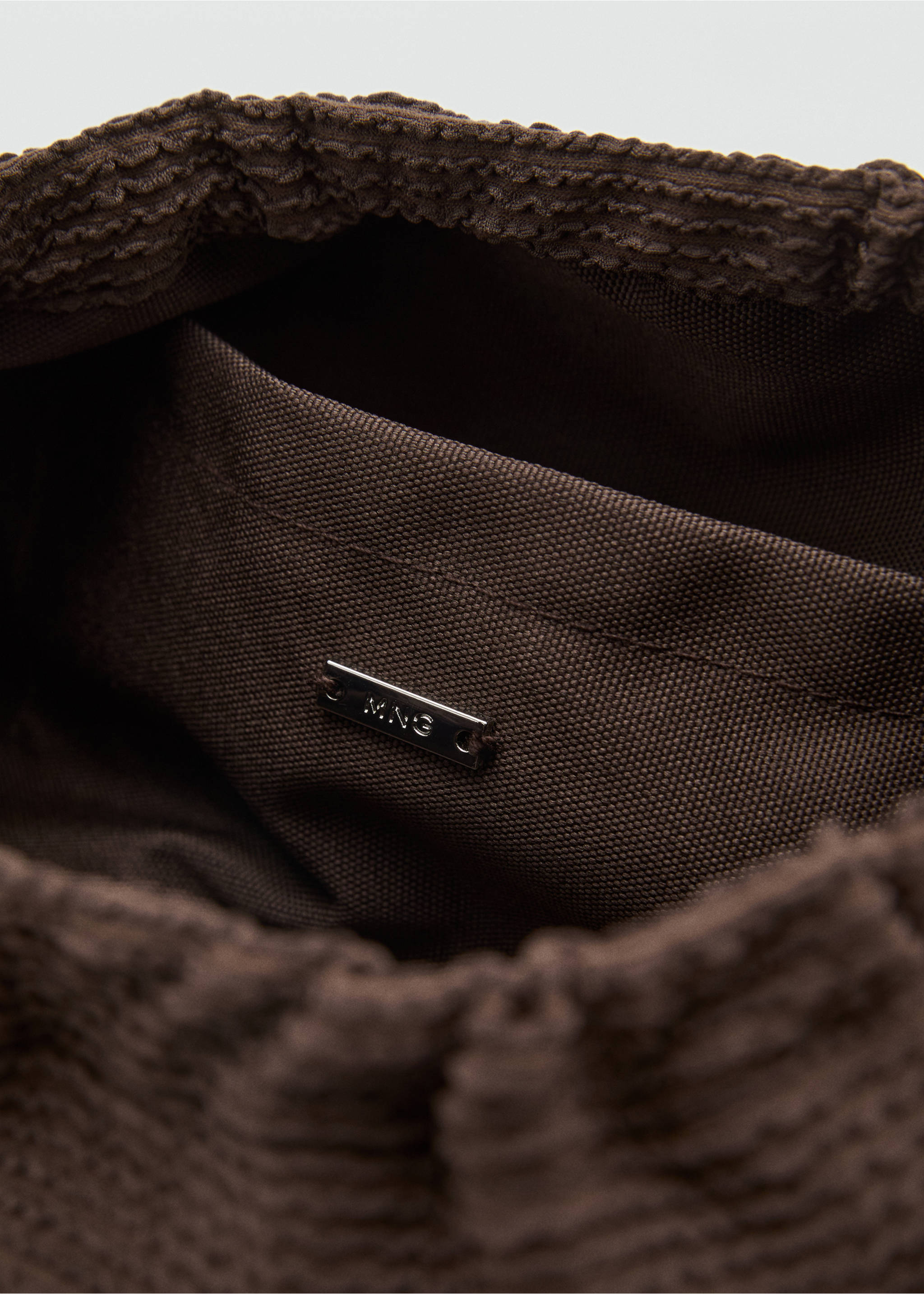 Ribbed toiletry bag - Details of the article 2, Chocolate. Ref: 17081143-00.