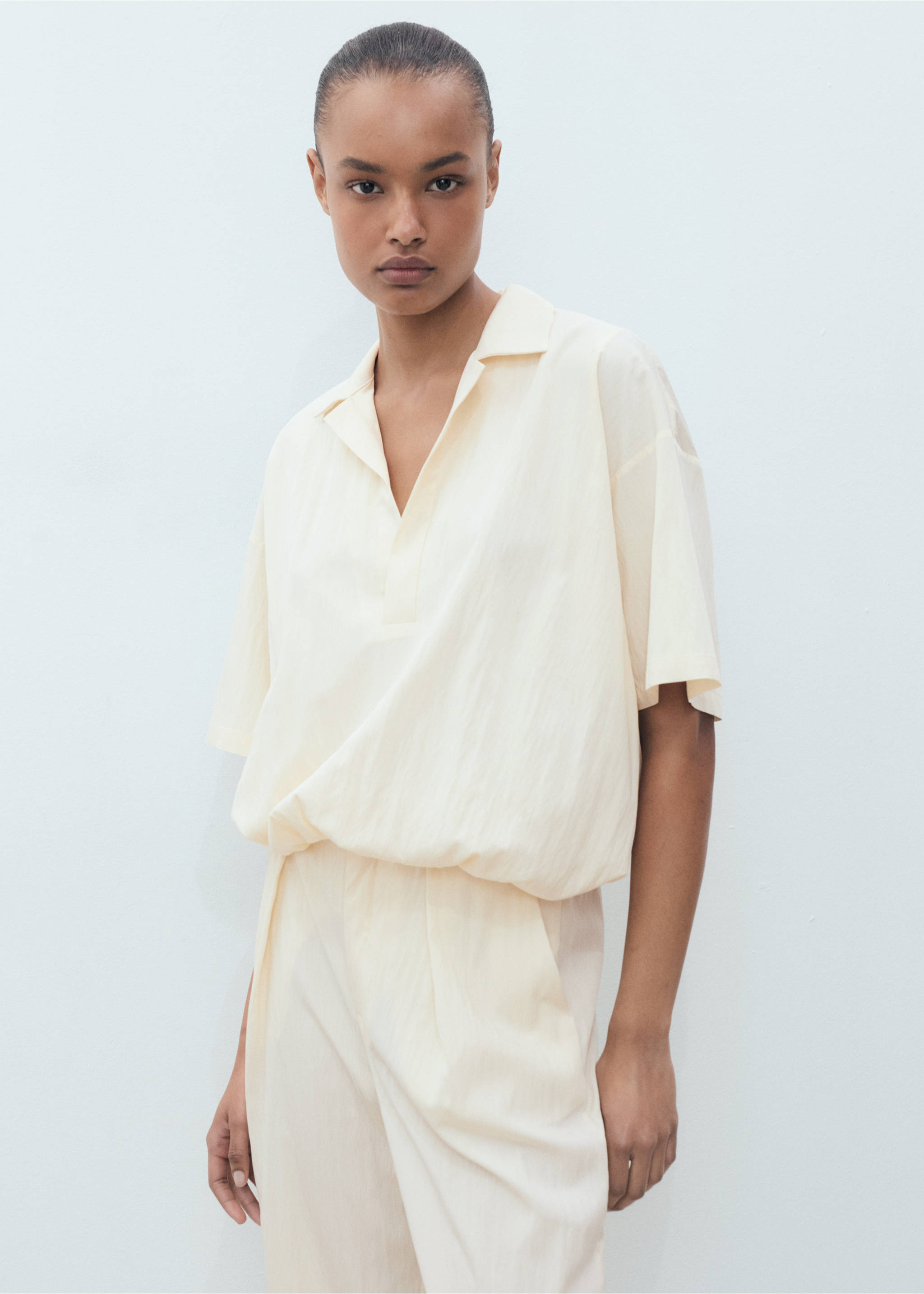 Textured crop trousers - Details of the article 1, Vanilla. Ref: 17081154-00.