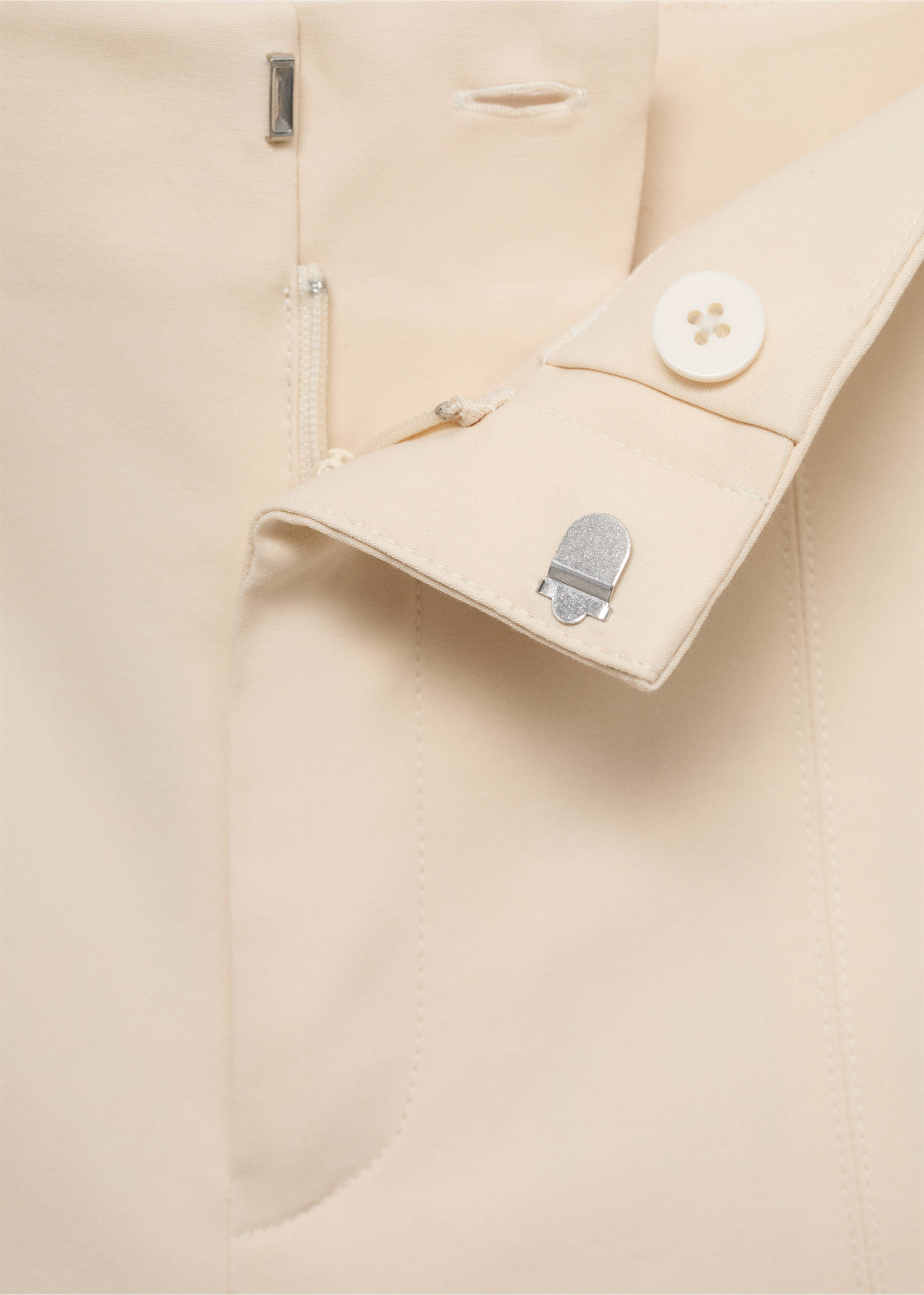 High-waist straight shorts - Details of the article 8, Ecru. Ref: 17081155-00.