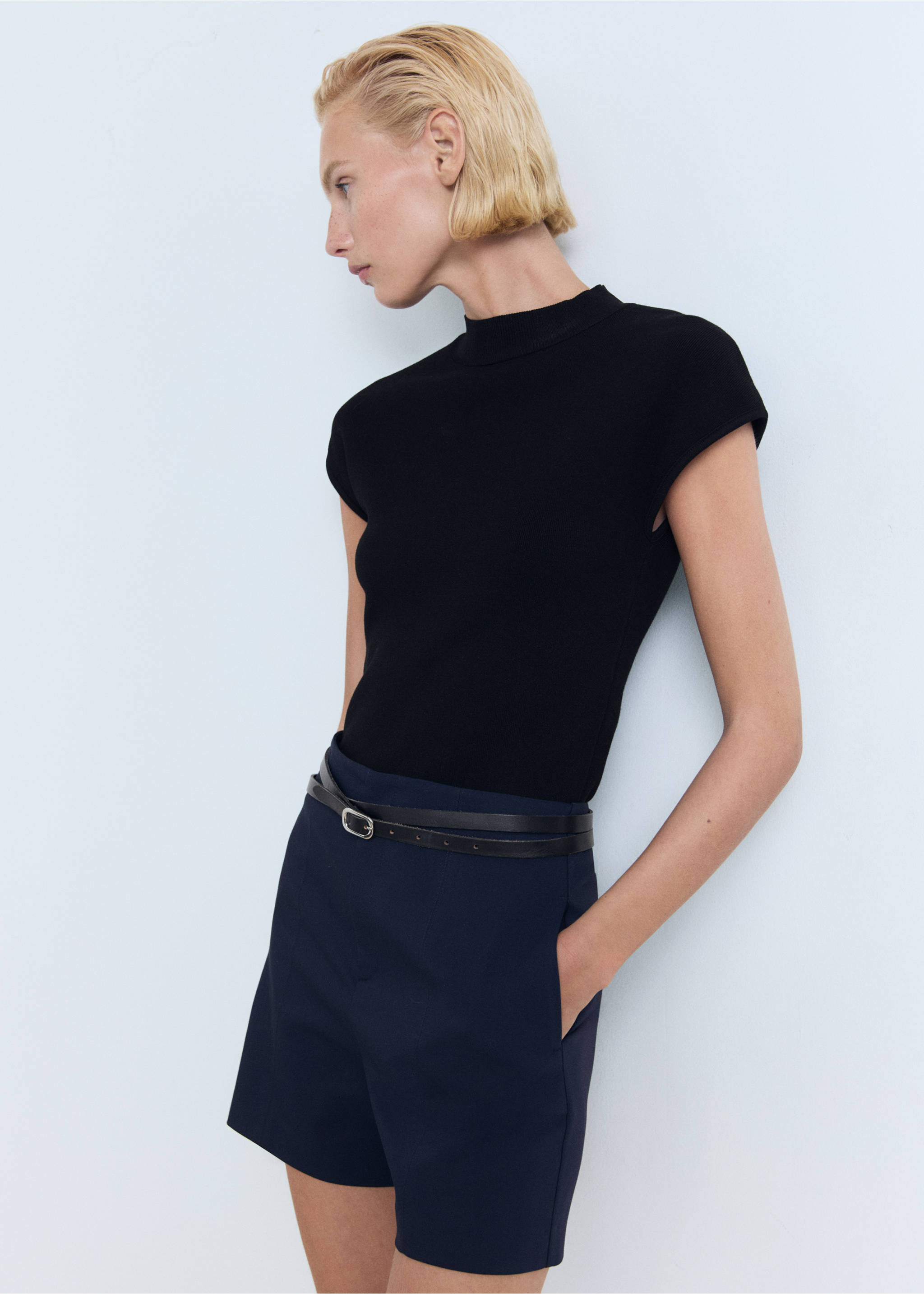 Gerade Shorts mit hoher Taille - Mittlere Ansicht, Marineblau. Ref: 17081155-00.