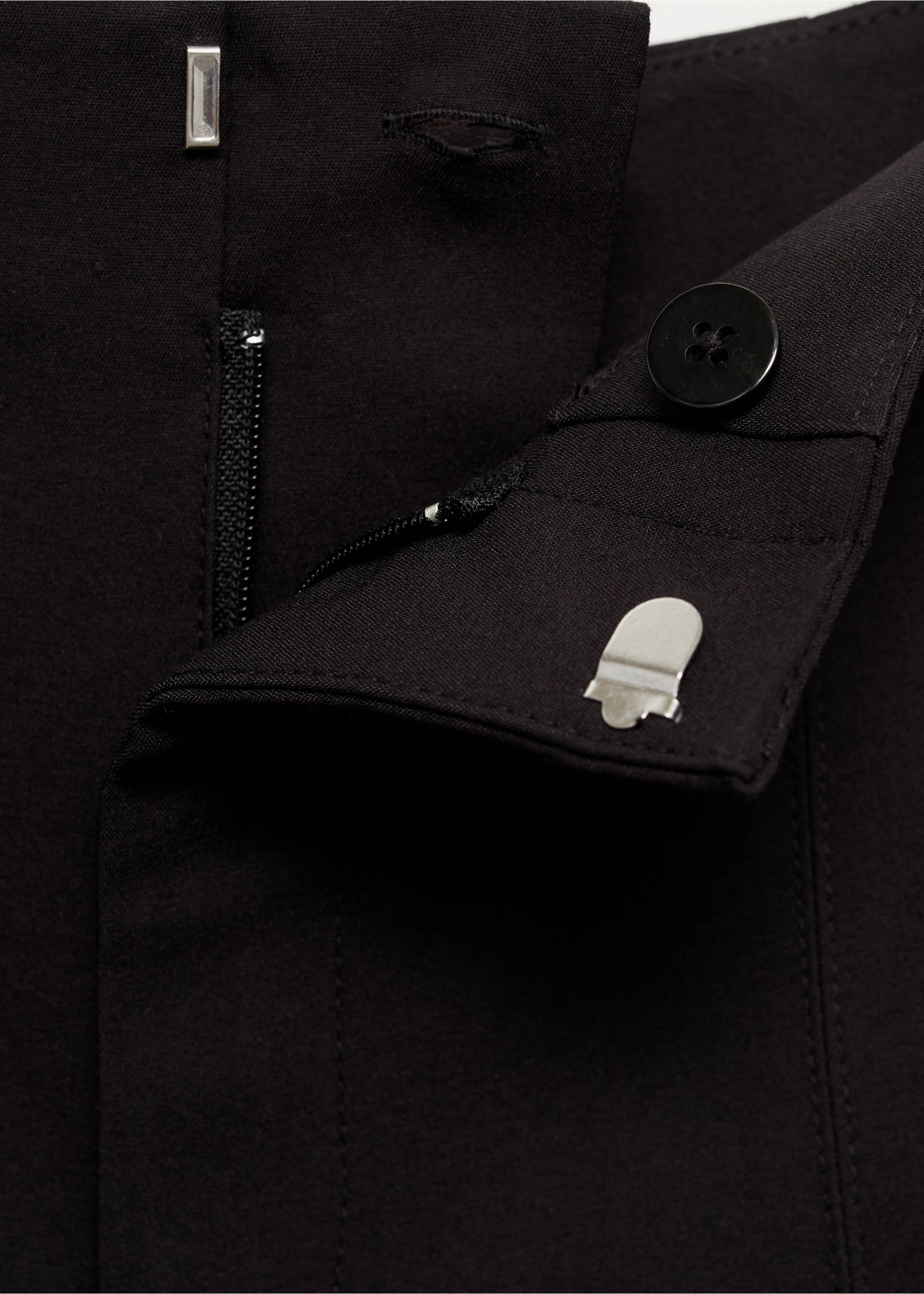 High-waist straight shorts - Details of the article 8, Black. Ref: 17081155-00.