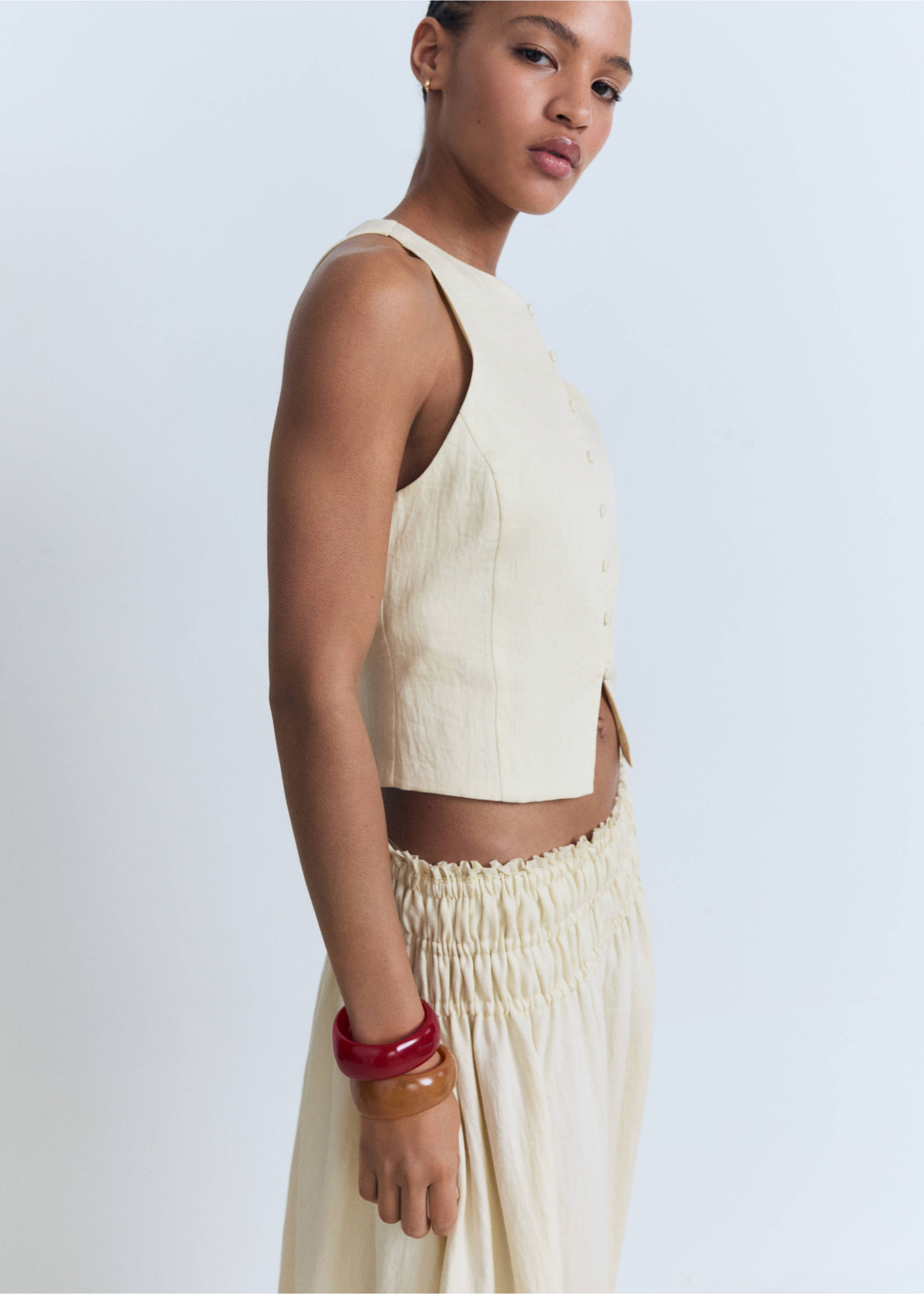 Waistcoat with bow on the back - Medium plane, Beige. Ref: 17081169-00.