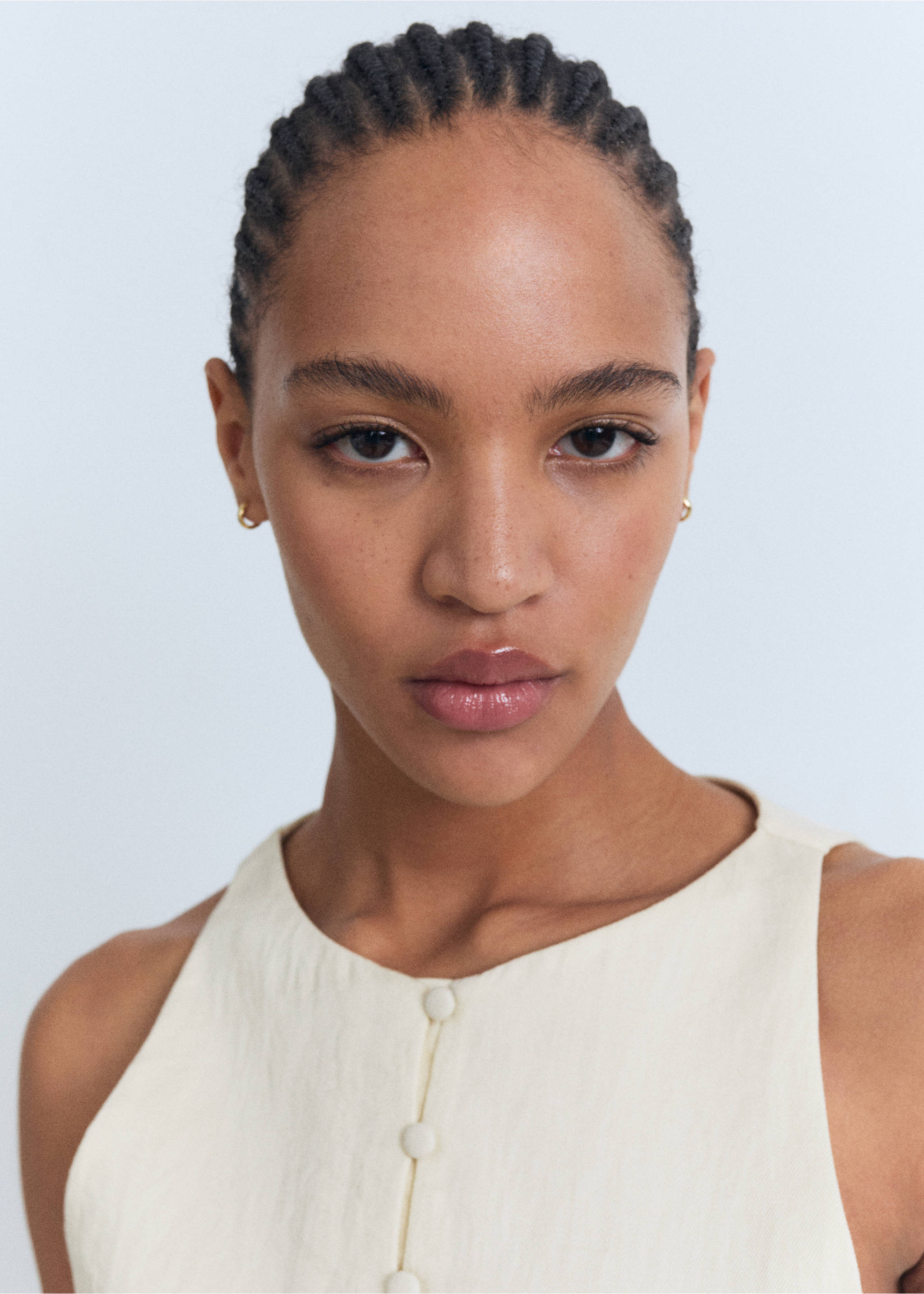 Waistcoat with bow on the back - Details of the article 1, Beige. Ref: 17081169-00.
