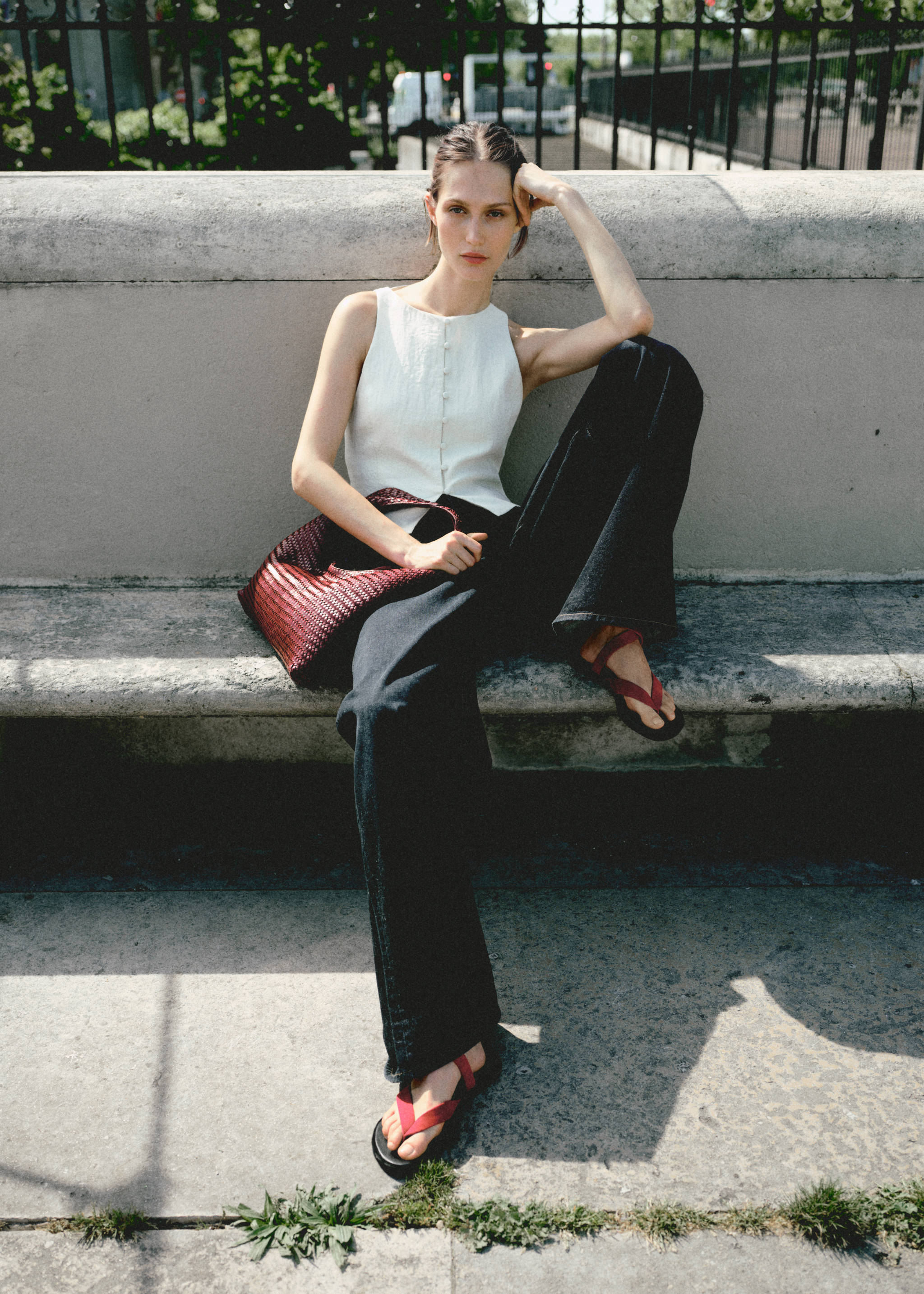 Waistcoat with bow on the back - Details of the article 3, Beige. Ref: 17081169-00.