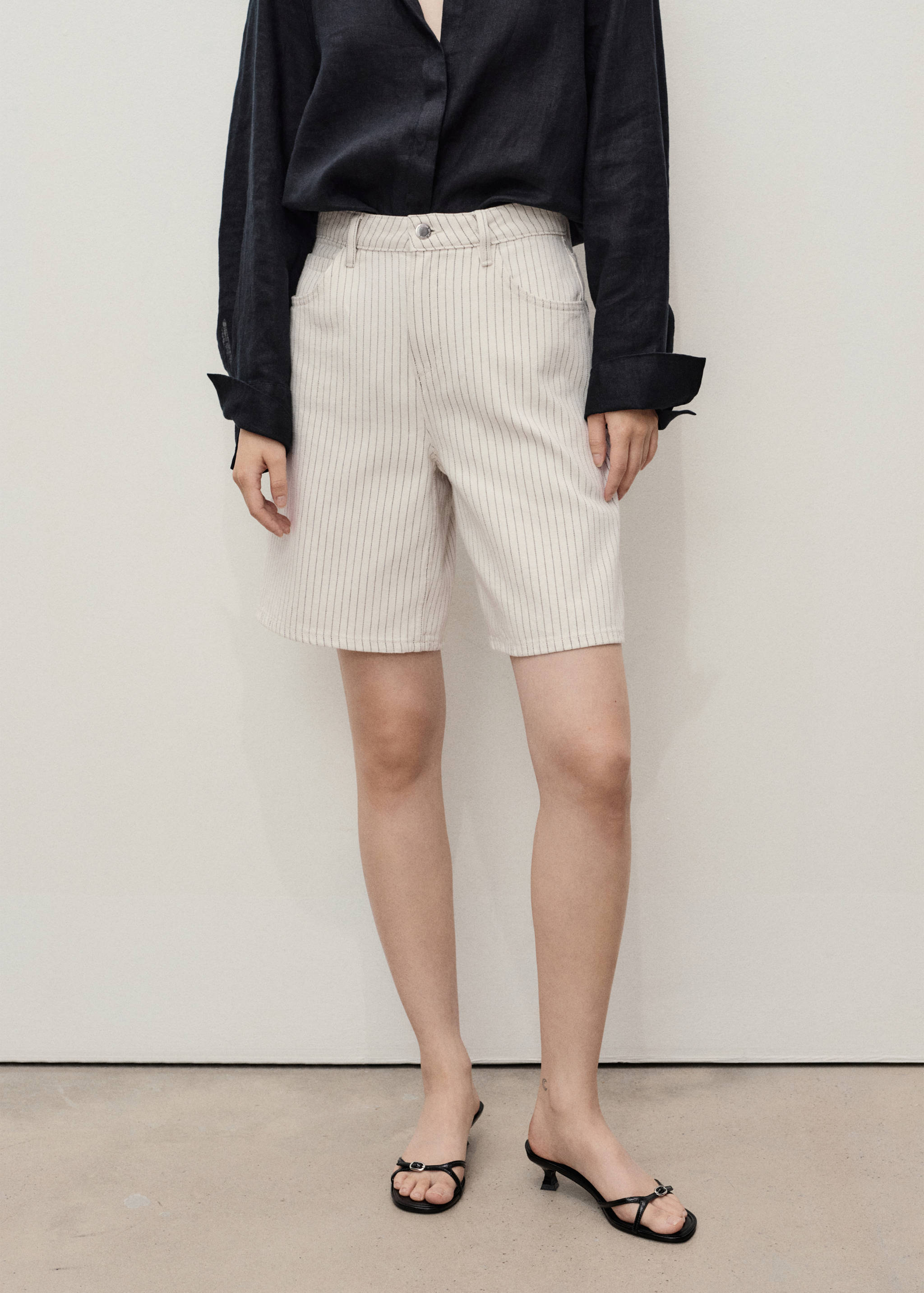 High-waist straight-fit denim shorts - Medium plane