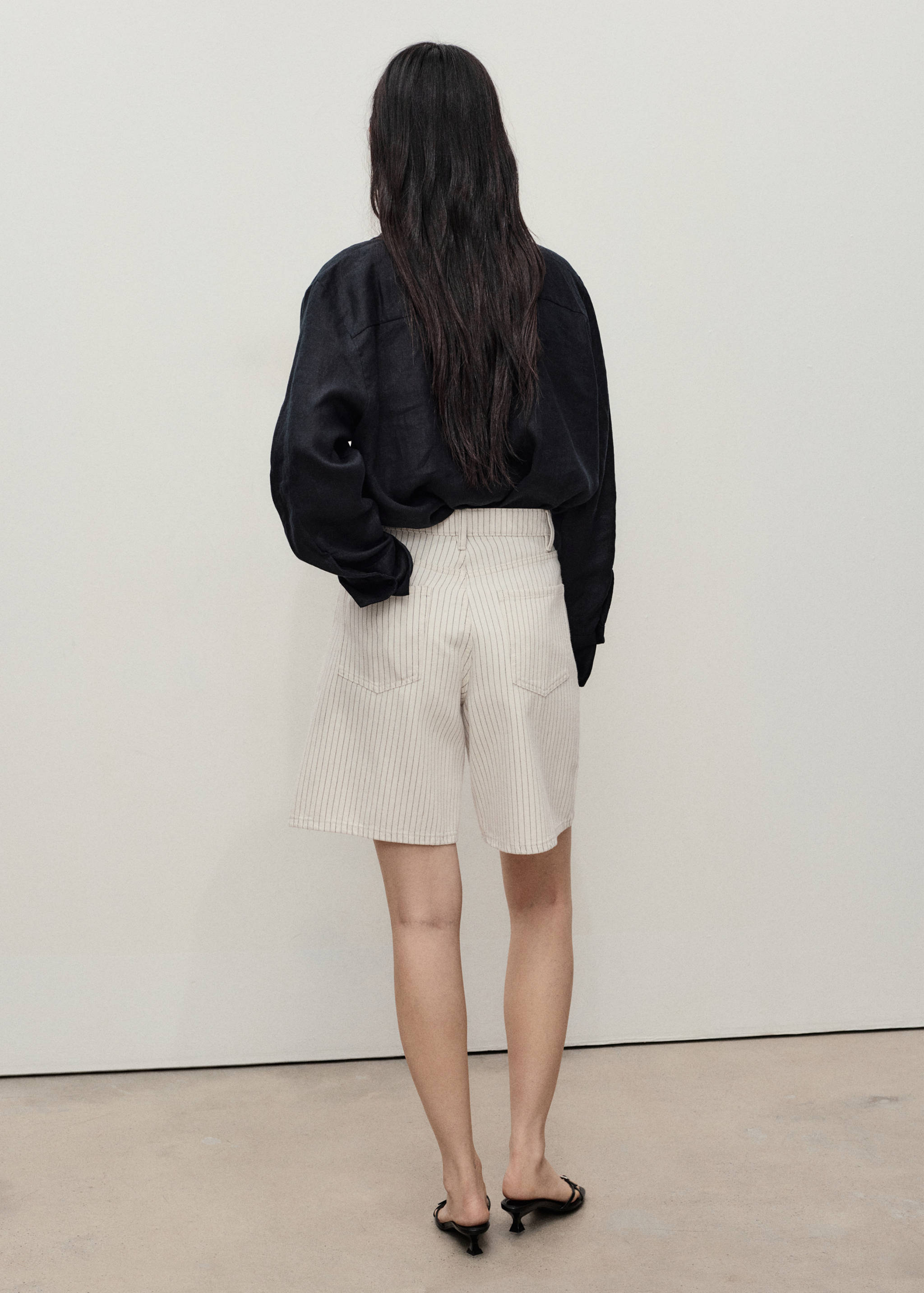 High-waist straight-fit denim shorts - Reverse of the article