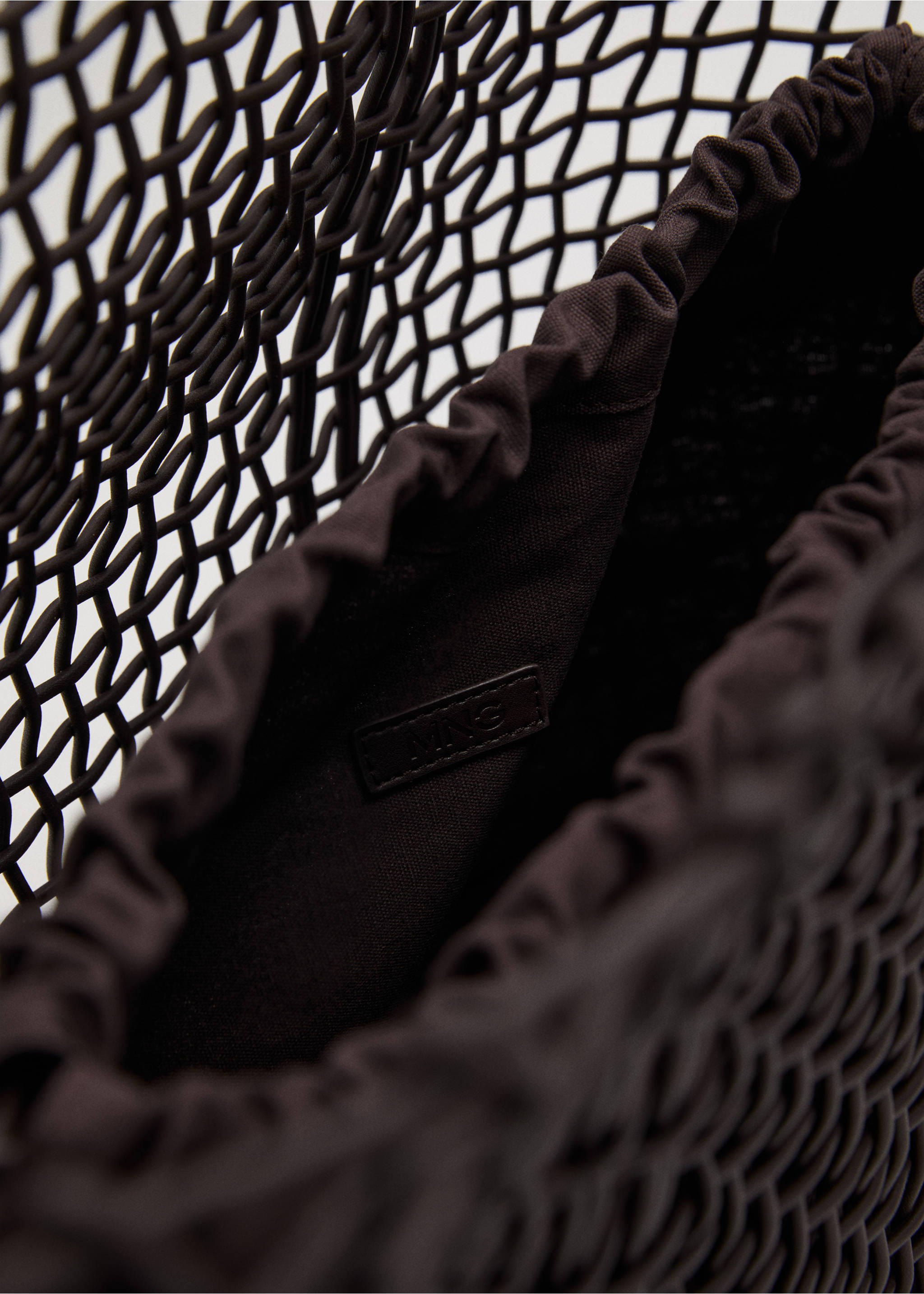 Shopper-Bag mit Flechtdesign - Detail des Artikels 1, Schokolade. Ref: 17081178-00.