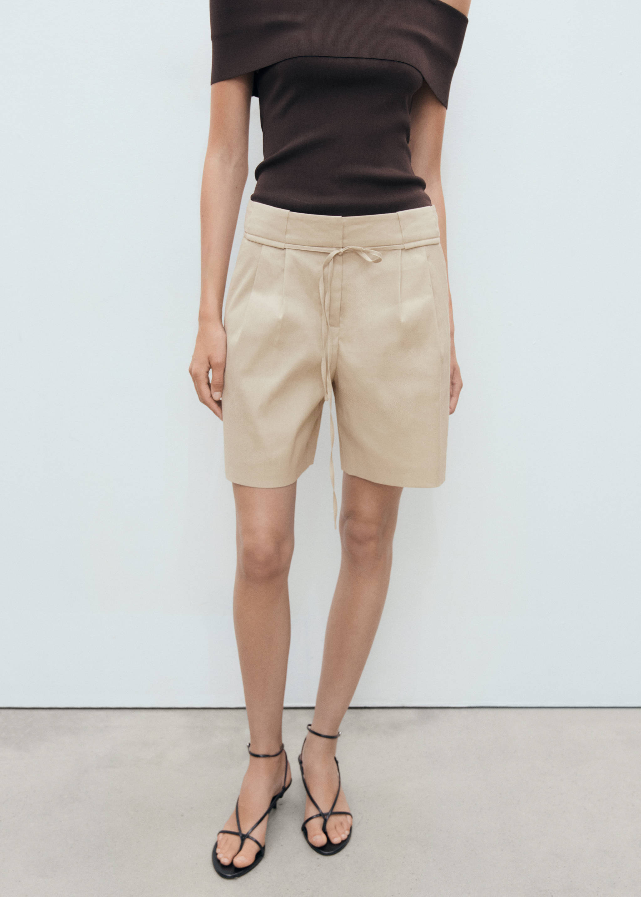 Leinen-Shorts mit Schleife - Mittlere Ansicht