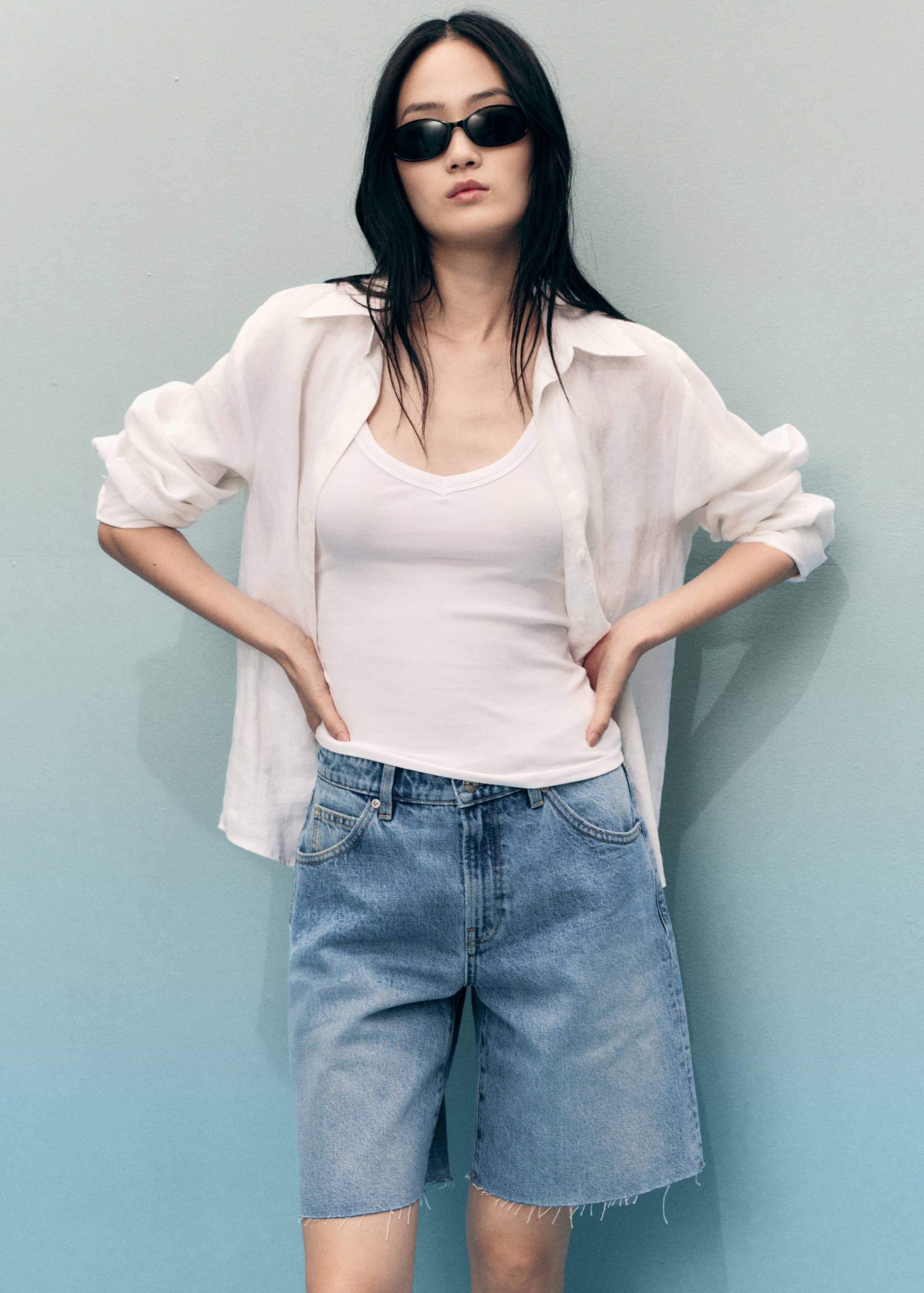 Jeans-Bermudashorts mit ausgefranstem Saum - Detail des Artikels 1