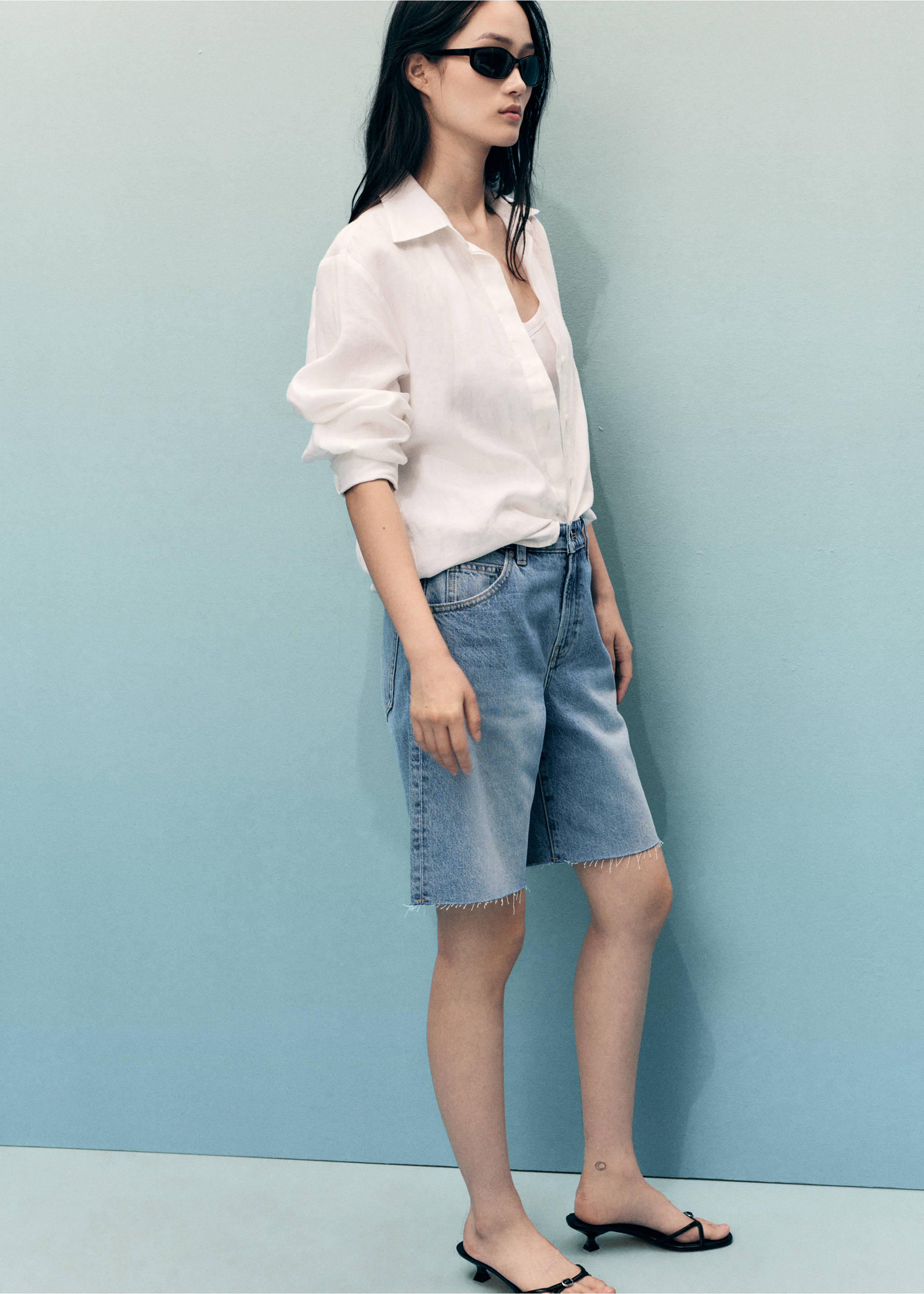 Kratke hlače od trapera pohabanog poruba - Detalji artikla 2, Srednje plava. Ref: 17081193-00.