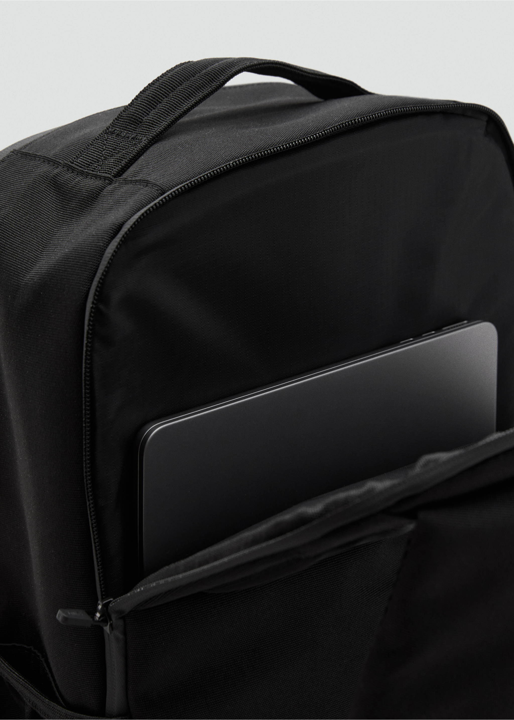 Mehrzweckrucksack mit Taschen - Detail des Artikels 2, Schwarz. Ref: 17081200-00.
