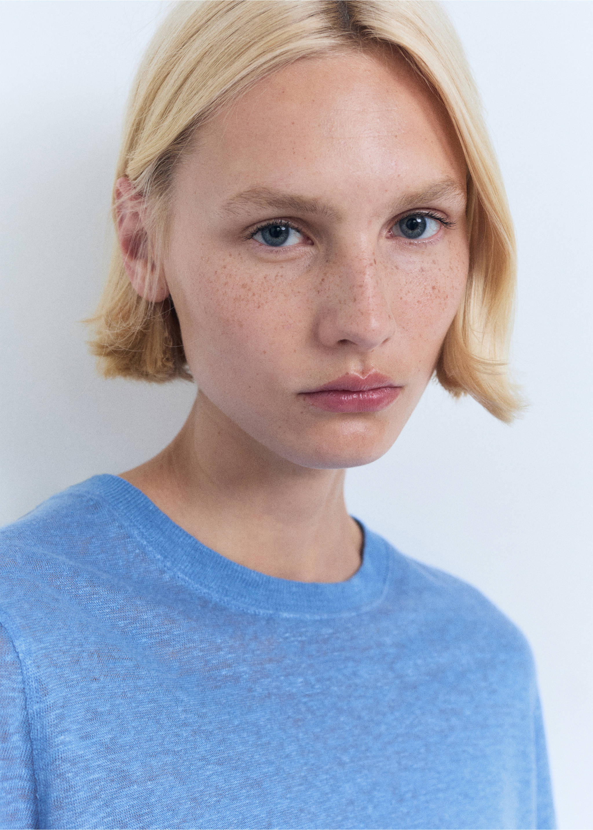 Short-sleeved linen t-shirt - Details of the article 1, Sky Blue. Ref: 17081218-00.