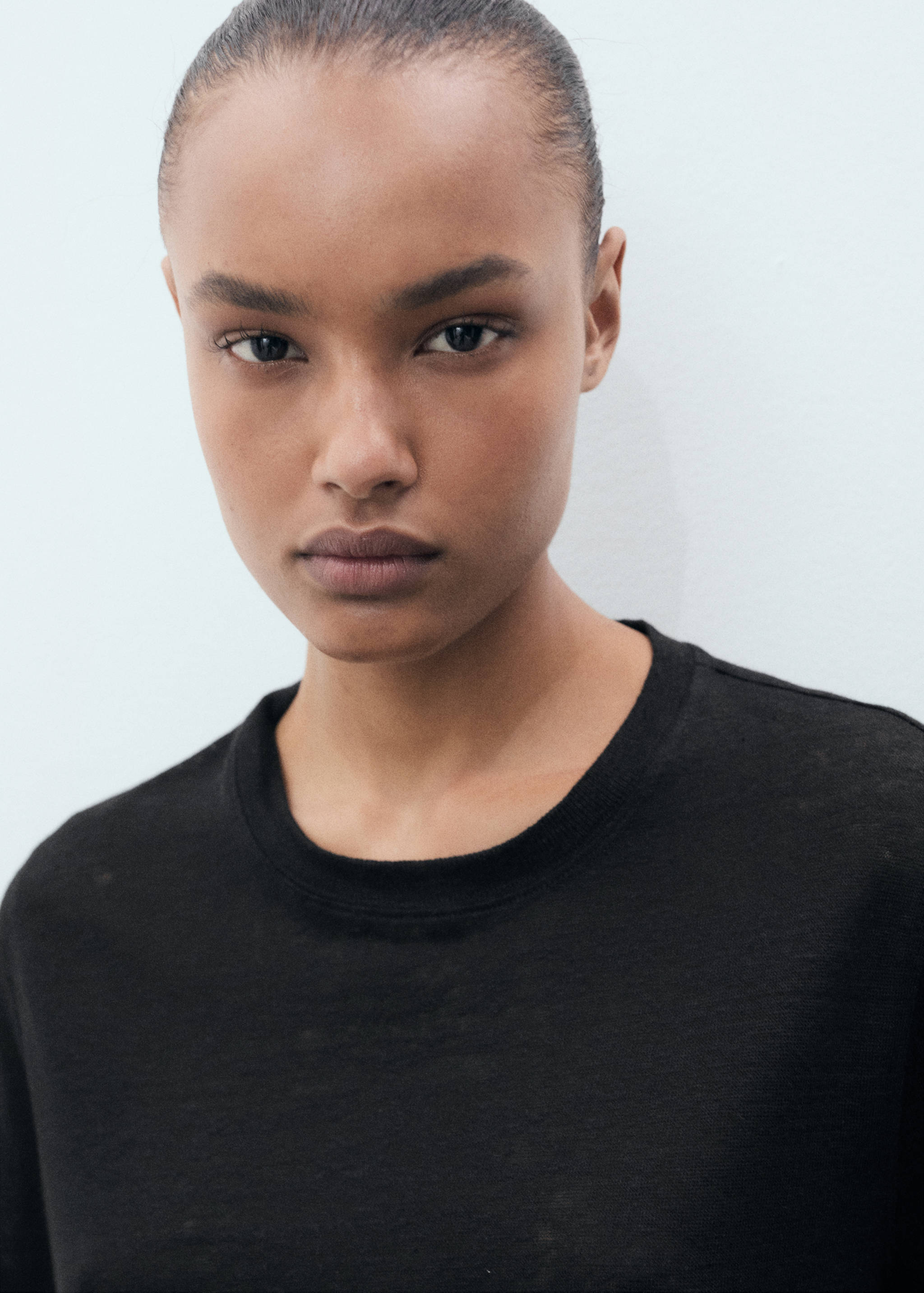 Short-sleeved linen t-shirt - Details of the article 1