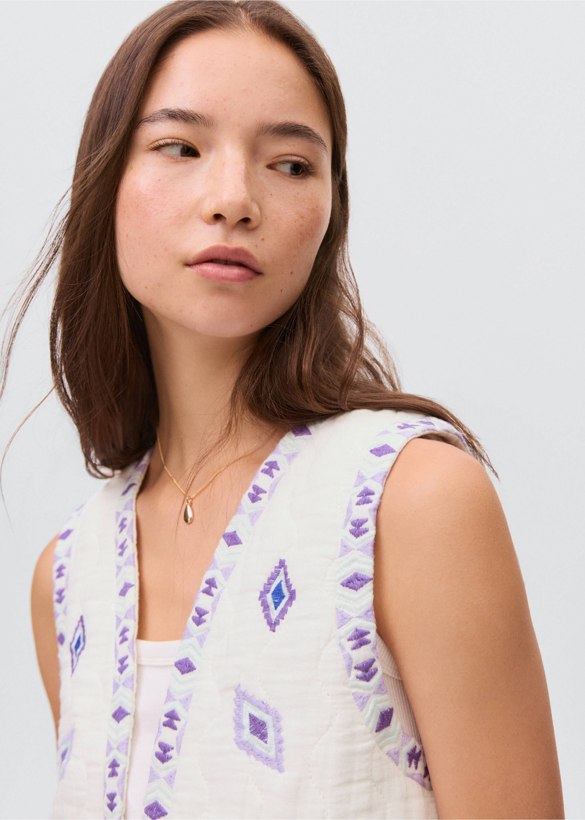 Ethnic embroidered waistcoat - Details of the article 1, Off White. Ref: 17081257-00.