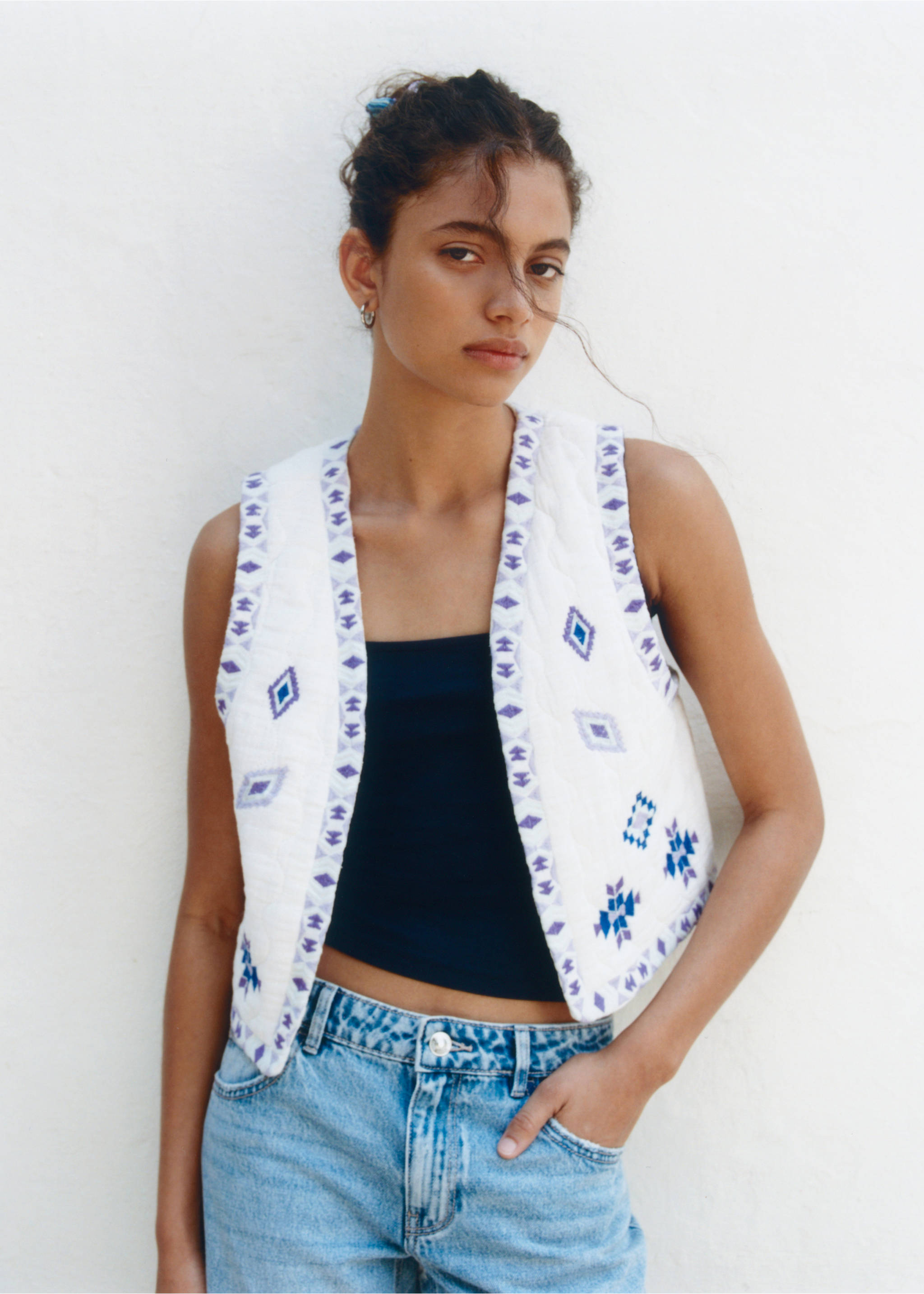 Ethnic embroidered waistcoat - Details of the article 5, Off White. Ref: 17081257-00.
