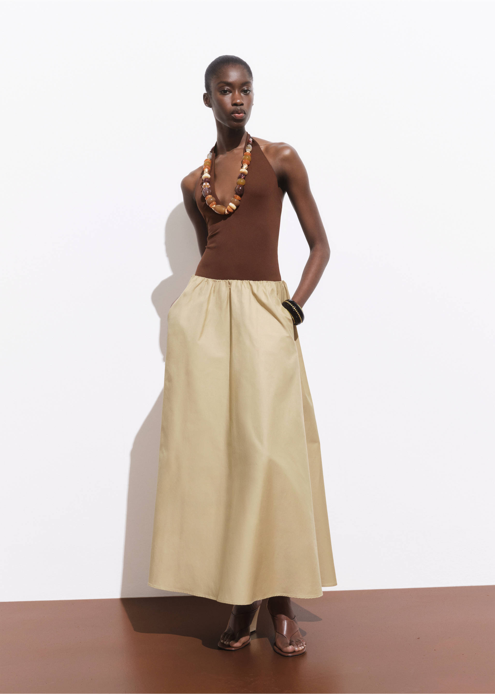 V-neck body - General plane, Chocolate. Ref: 17081268-00.