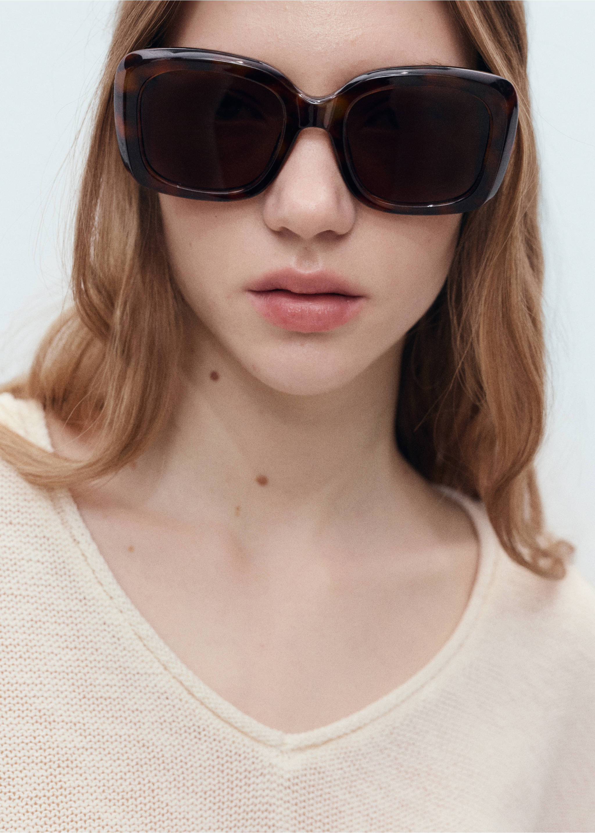 V-neck knit sweater - Details of the article 1, White. Ref: 17081272-00.