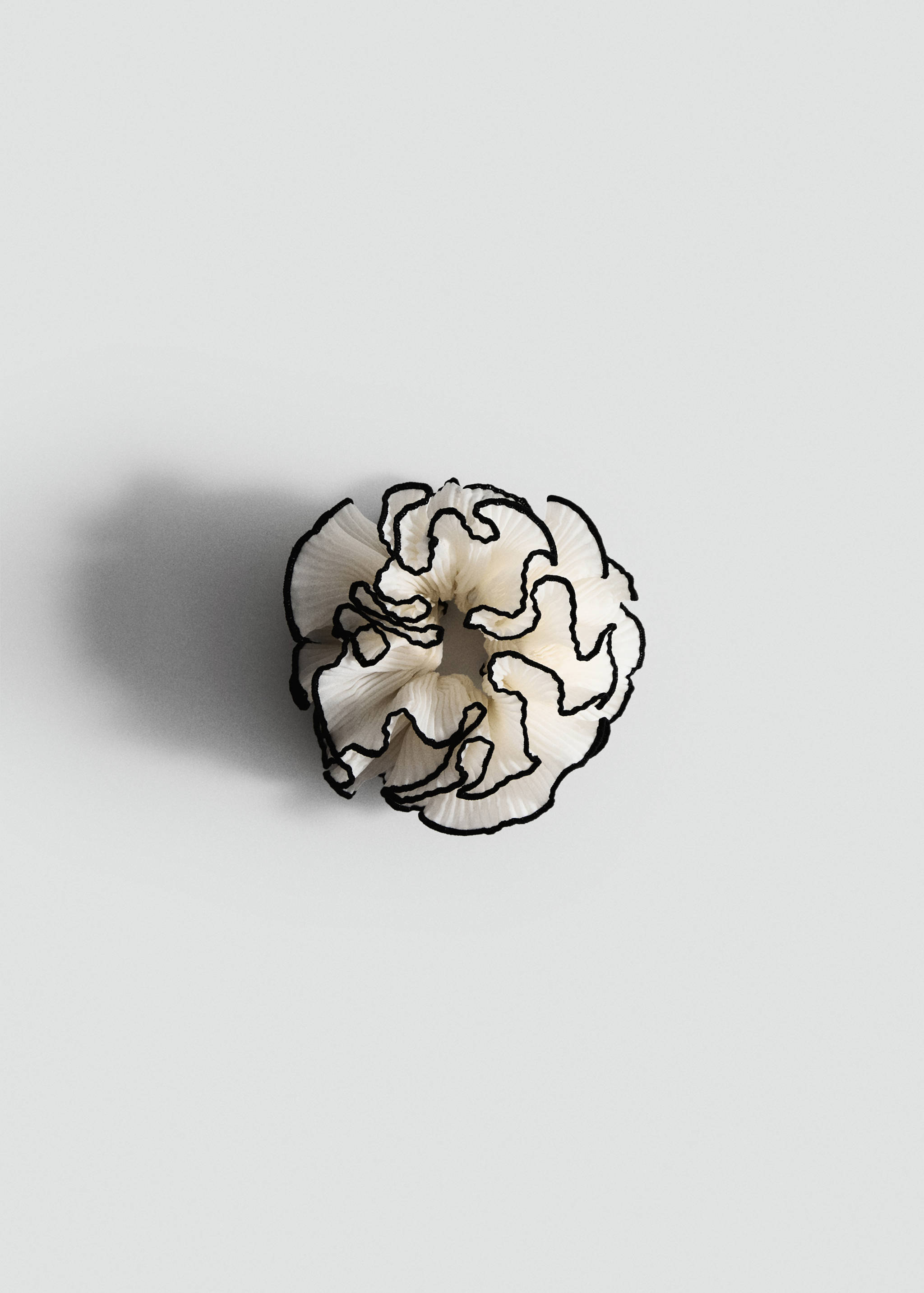 Flower scrunchie with contrasting trim - Article without model