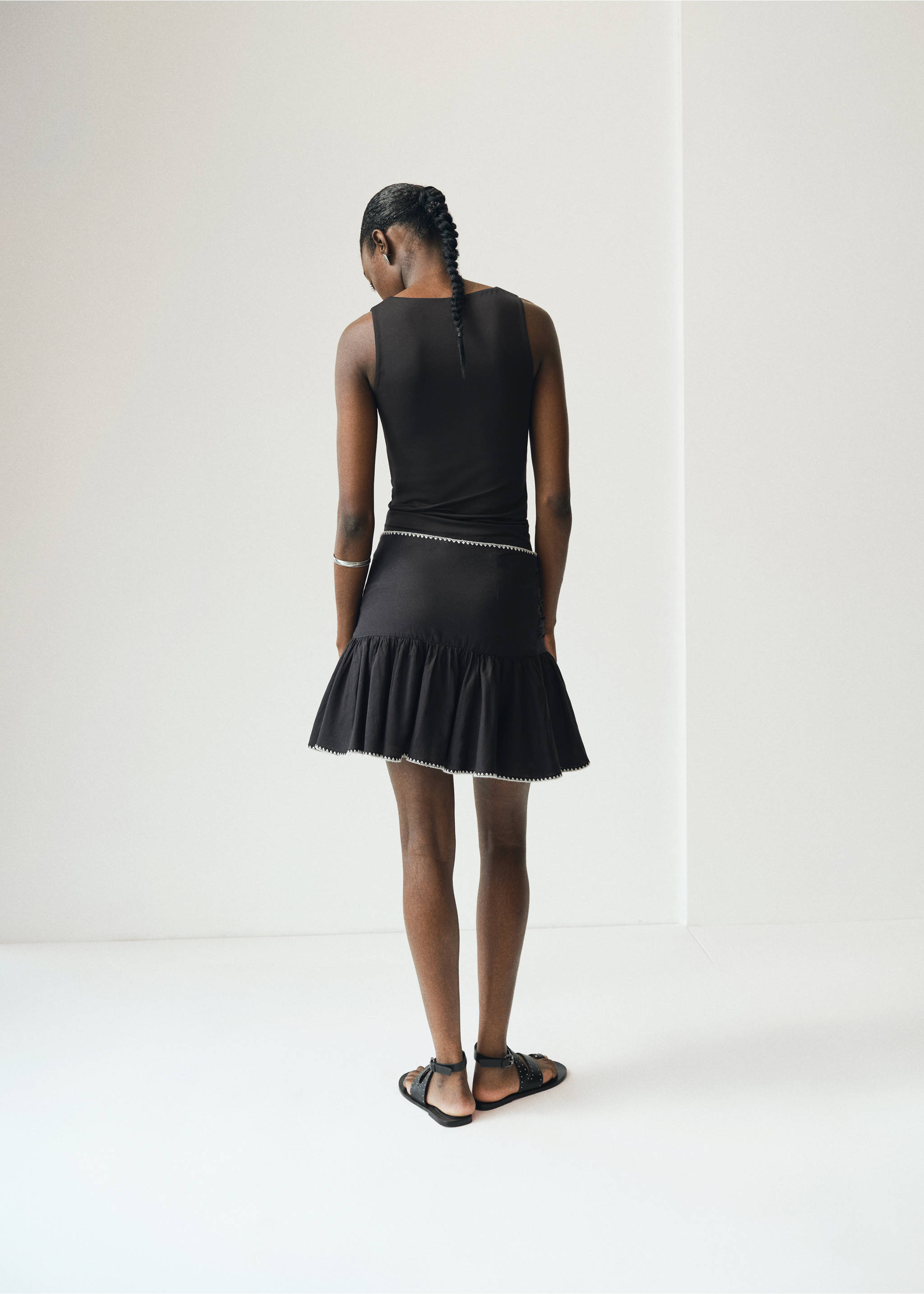 Embroidered ruffled skirt - Reverse of the article, Black. Ref: 17081512-00.