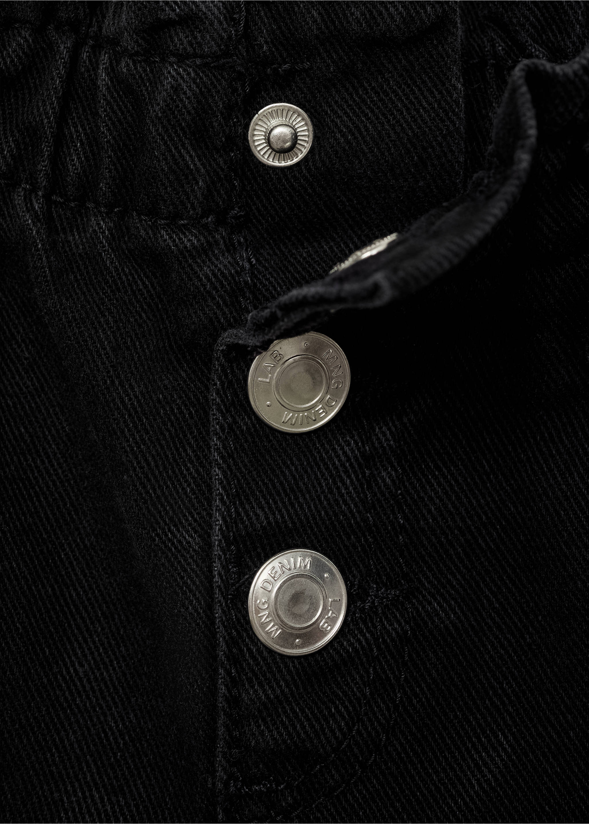 Paper bag jeans with buttons - Details of the article 8, Black denim. Ref: 17081517-00.