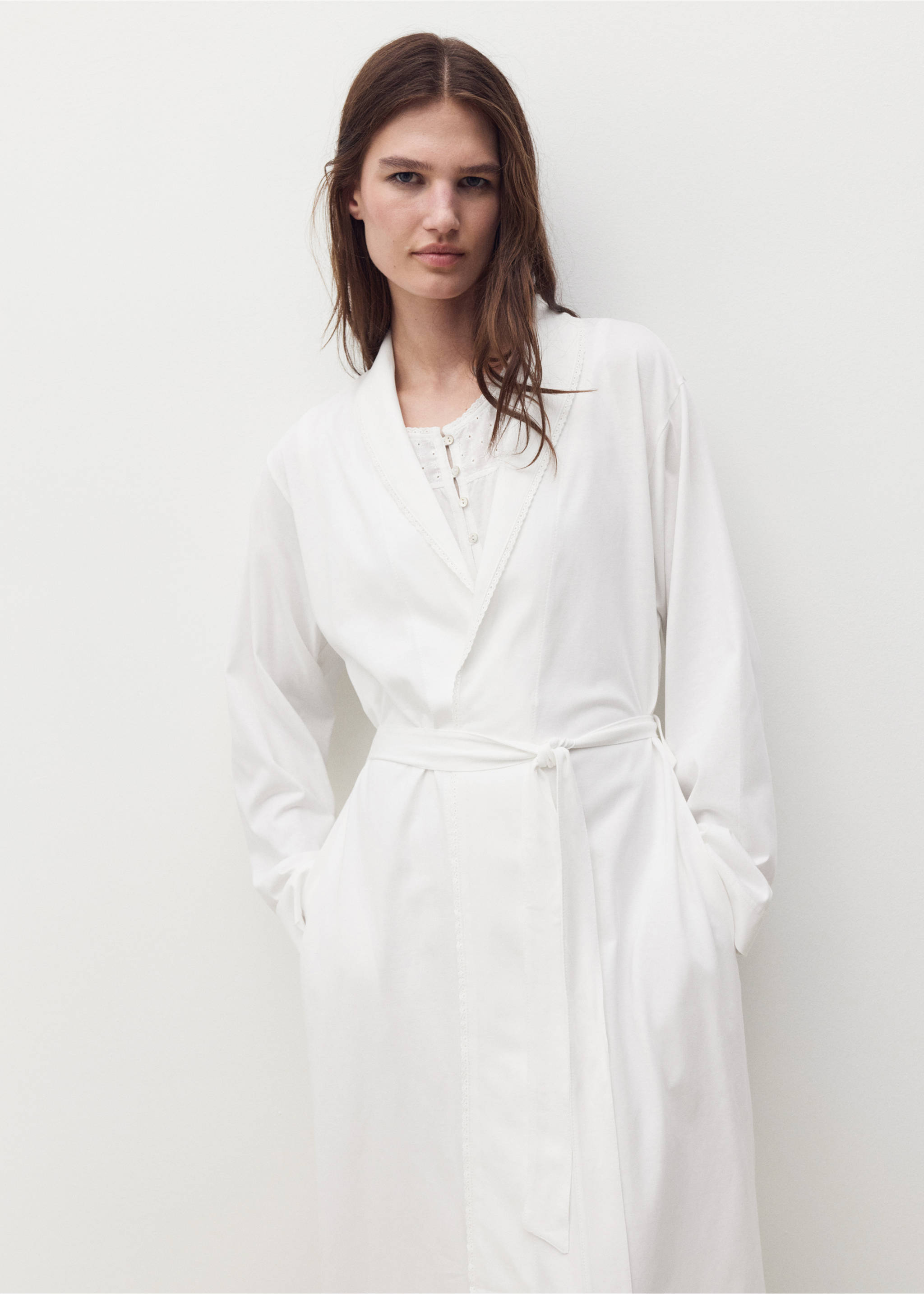 Cotton gown with embroidery detail - Medium plane, White. Ref: 17081523-00.